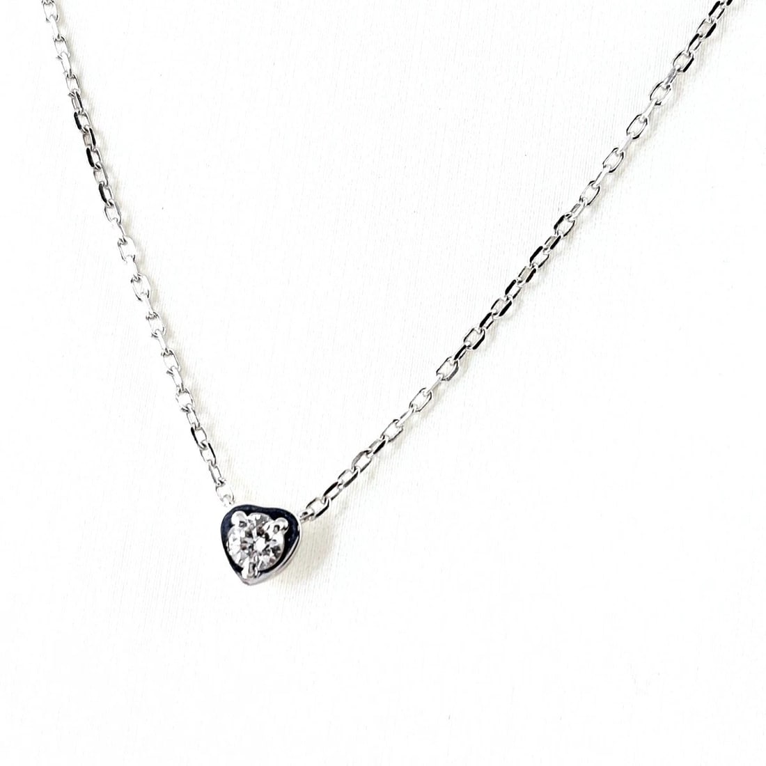 CARTIER DIAMANTS LEGERS DE CARTIER HEART NECKLACE PENDANT: Cartier Diamants Legers De Cartier Heart Necklace Pendant Brand: CARTIER Type/Style: Necklace Material: 750, Main Stone Natural Color: None Size: 5.2x5.3mm(0.2") Accessories: None Accessories Notice: