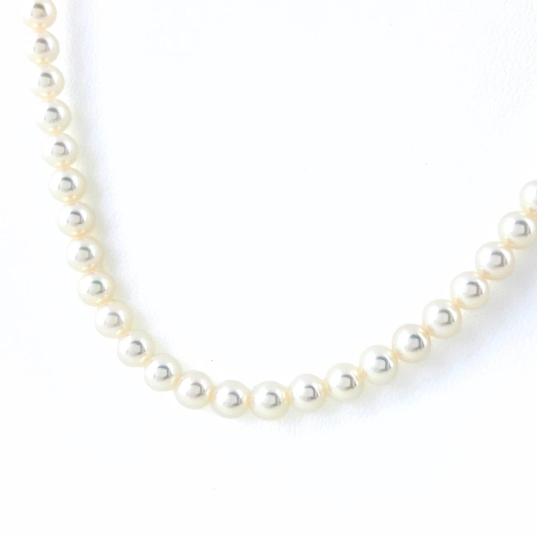 MIKIMOTO PEARL NECKLACE WG NECKLACE K14: Mikimoto Pearl Necklace Wg Necklace K14 Brand: MIKIMOTO Type/Style: Necklace Material: K14 WG, Main Stone Pearl /Secondary Stone:Natural Color: WG Size: 109.5cm(43.1") Accessories: None Accessories