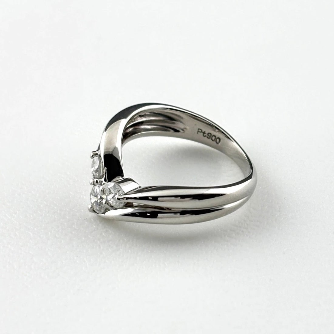 MELEE DIAMOND DESIGN RING PLATINUM RING PT900 DIAMOND: Melee Diamond Design Ring Platinum Ring Pt900 Diamond Brand: Unbranded Type/Style: Ring Material: Pt900, Main Stone Natural Color: None Size: US3 Accessories: None Accessories Notice: When purchasing