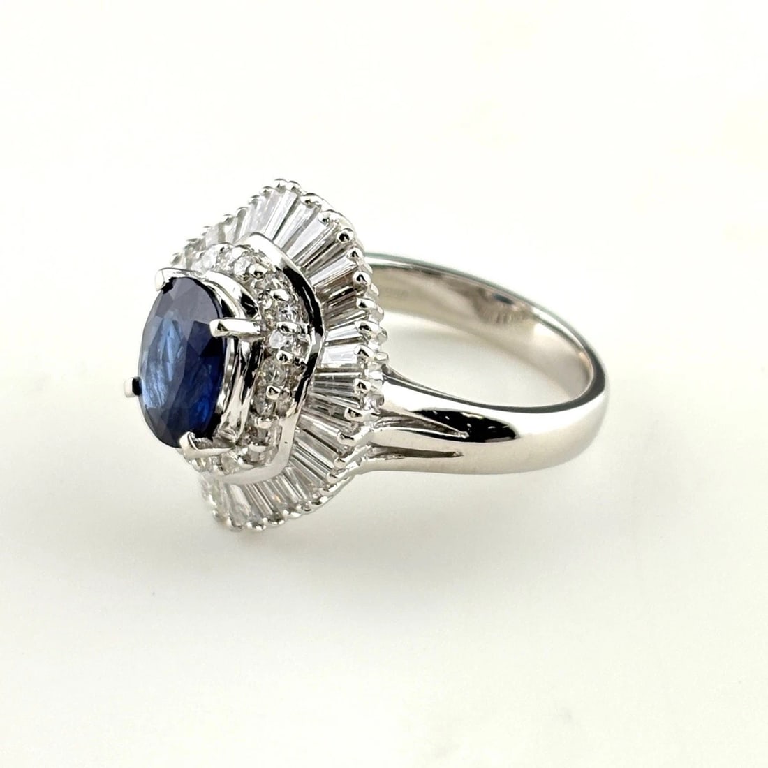 SAPPHIRE DESIGN RING PLATINUM MELEE DIAMOND RING PT900 (1 of 5)