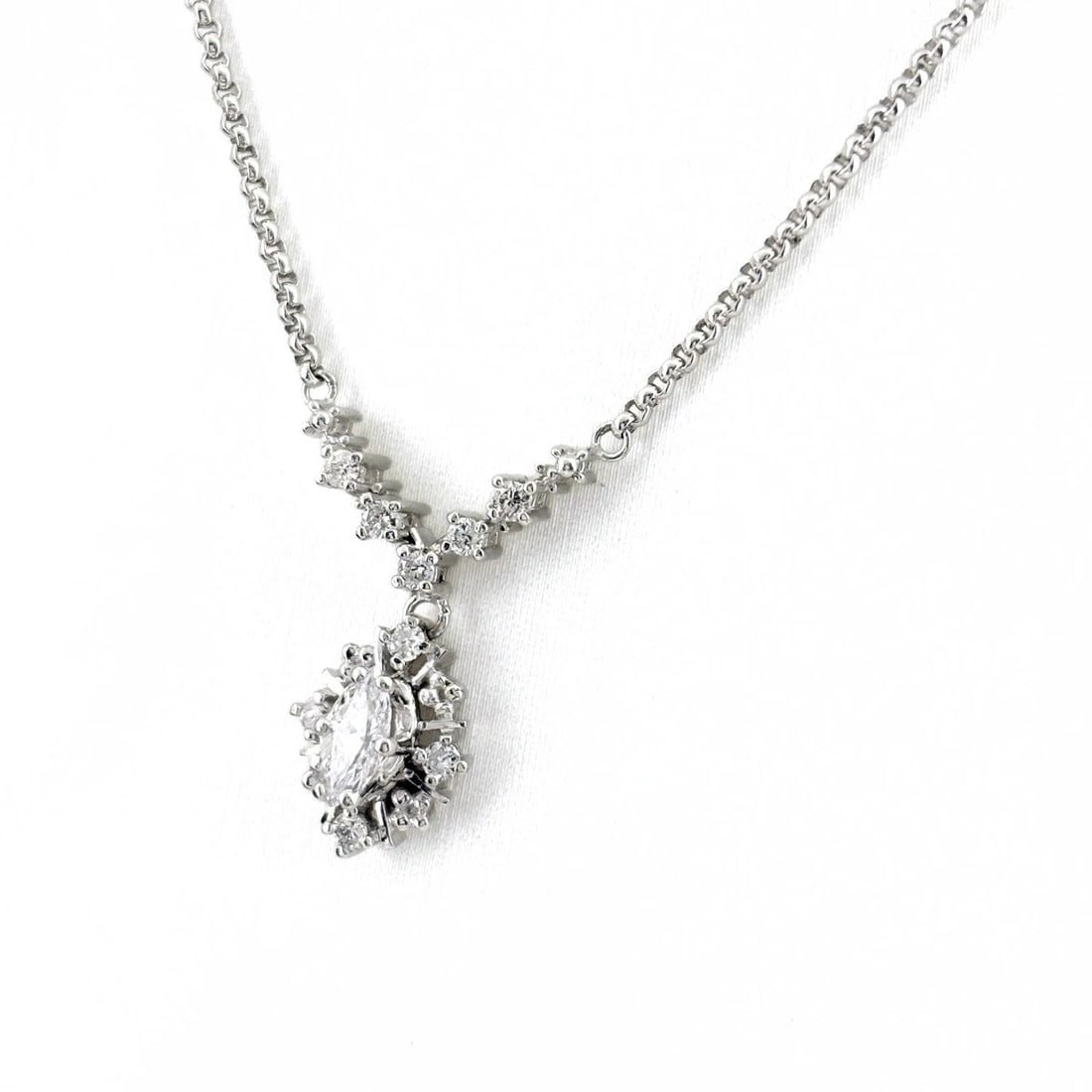 DIAMOND DESIGN NECKLACE PLATINUM PENDANT MELEE DIAMOND: Diamond Design Necklace Platinum Pendant Melee Diamond Brand: Unbranded Type/Style: Necklace Material: Pt900, Main Stone Natural Color: None Size: 21.6x14.6mm(0.9") Accessories: None Accessories