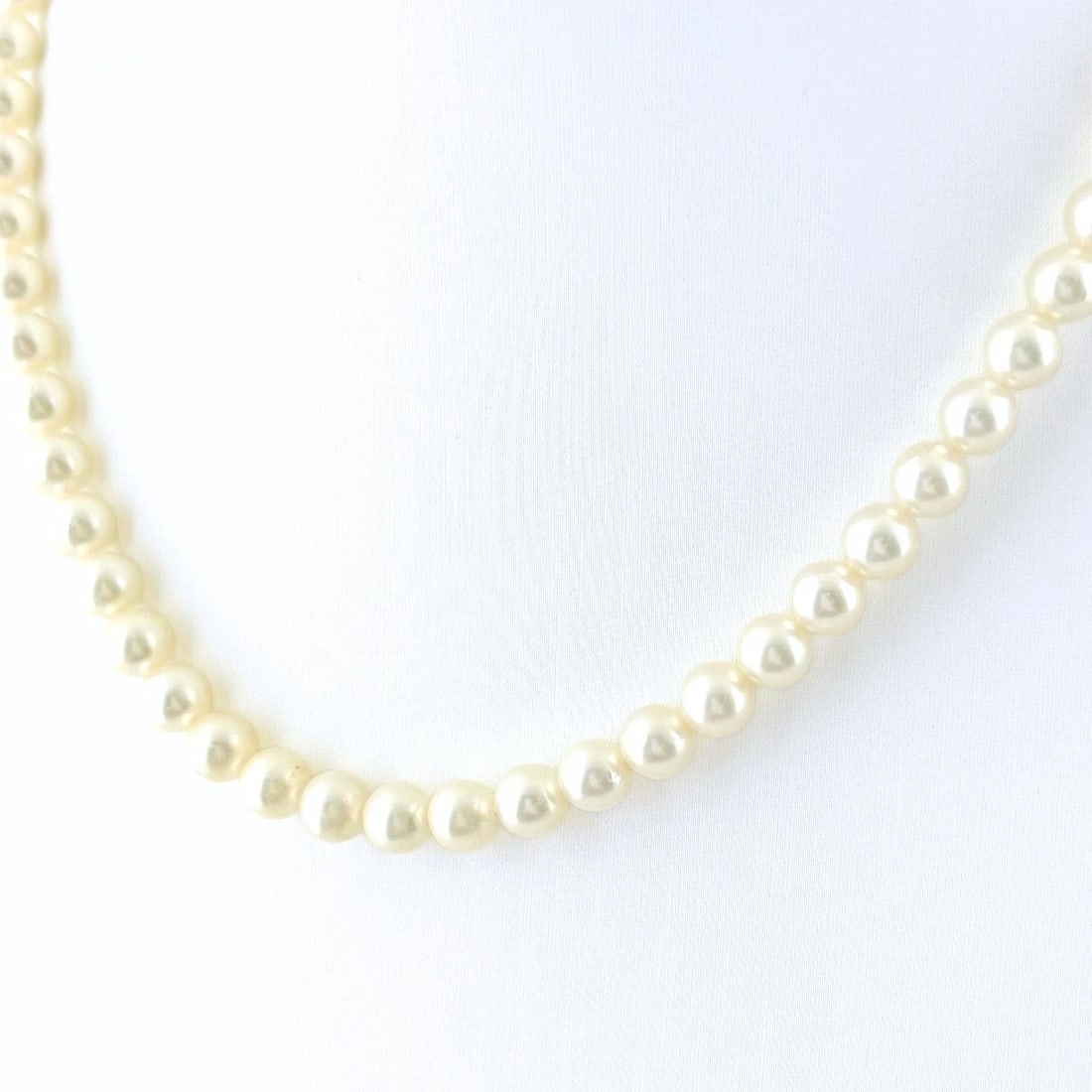 MIKIMOTO PEARL NECKLACE SV SILVER NECKLACE: Mikimoto Pearl Necklace Sv Silver Necklace Brand: MIKIMOTO Type/Style: Necklace Material: SV, Main Stone Pearl /Secondary Stone:Natural Color: None Size: 39cm(15.4") Accessories: None Accessories