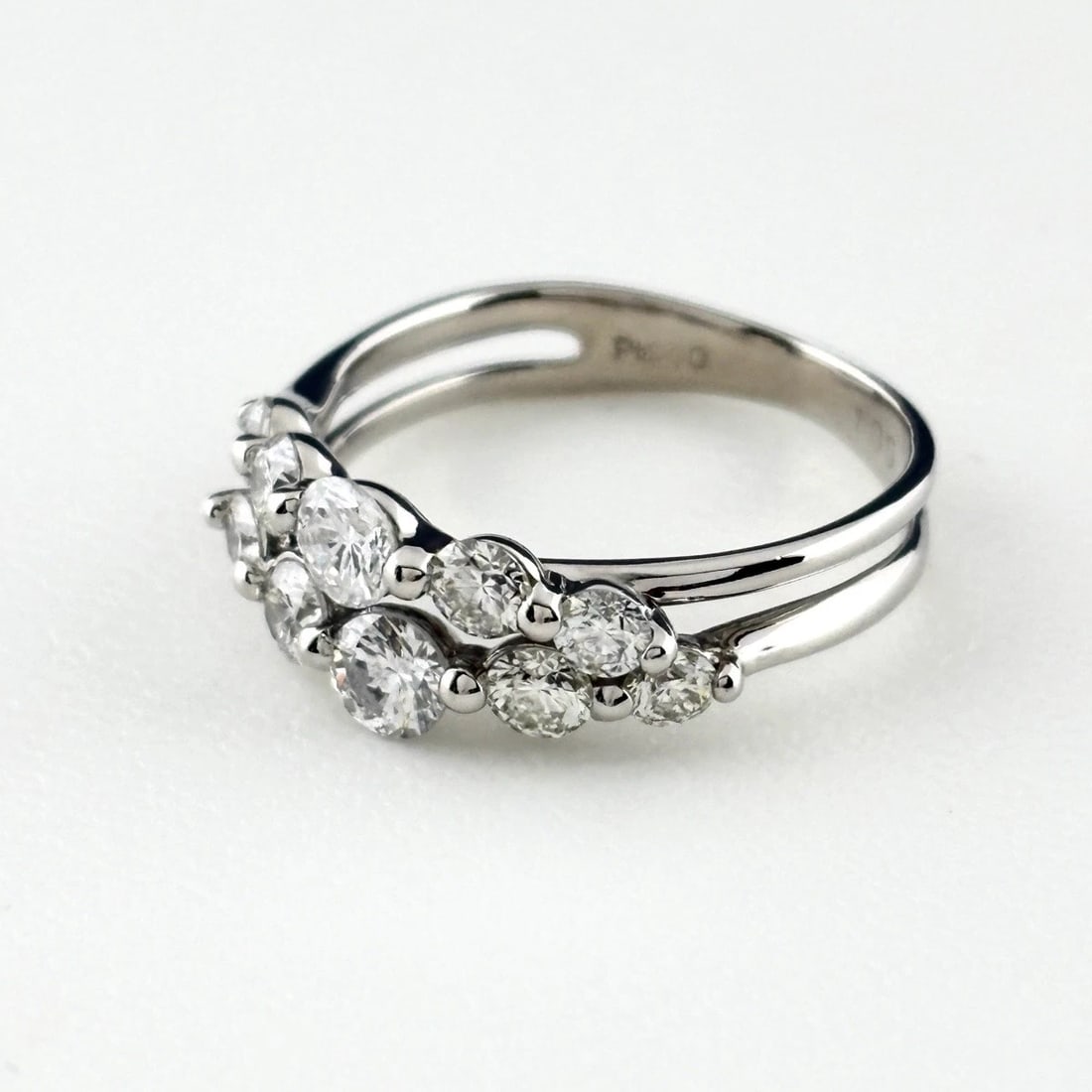 MELEE DIAMOND PLATINUM RING PT900 DIAMOND: Melee Diamond Platinum Ring Pt900 Diamond Brand: Unbranded Type/Style: Ring Material: Pt900, Main Stone Natural Color: None Size: US6 Accessories: None Accessories Notice: When purchasing pre-owned