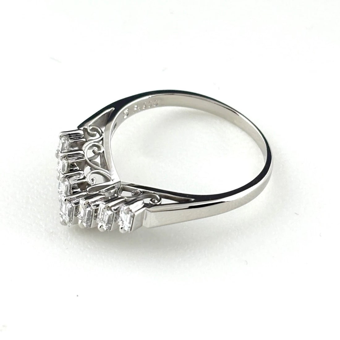 TASAKI MELEE DIAMOND RING PLATINUM RING: Tasaki Melee Diamond Ring Platinum Ring Brand: TASAKI Type/Style: Ring Material: Pt900, Main Stone Natural Color: None Size: US7 to 7.5 Accessories: None Accessories Notice: When purchasin