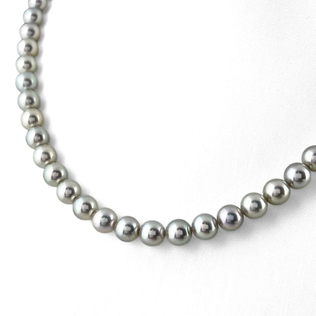 TASAKI PEARL NECKLACE SILVER NECKLACE SV: Tasaki Pearl Necklace Silver Necklace Sv Brand: TASAKI Type/Style: Necklace Material: SV, Main Stone Pearl /Secondary Stone:Natural Color: None Size: 43cm(16.9") Accessories: None Accessories Notice: