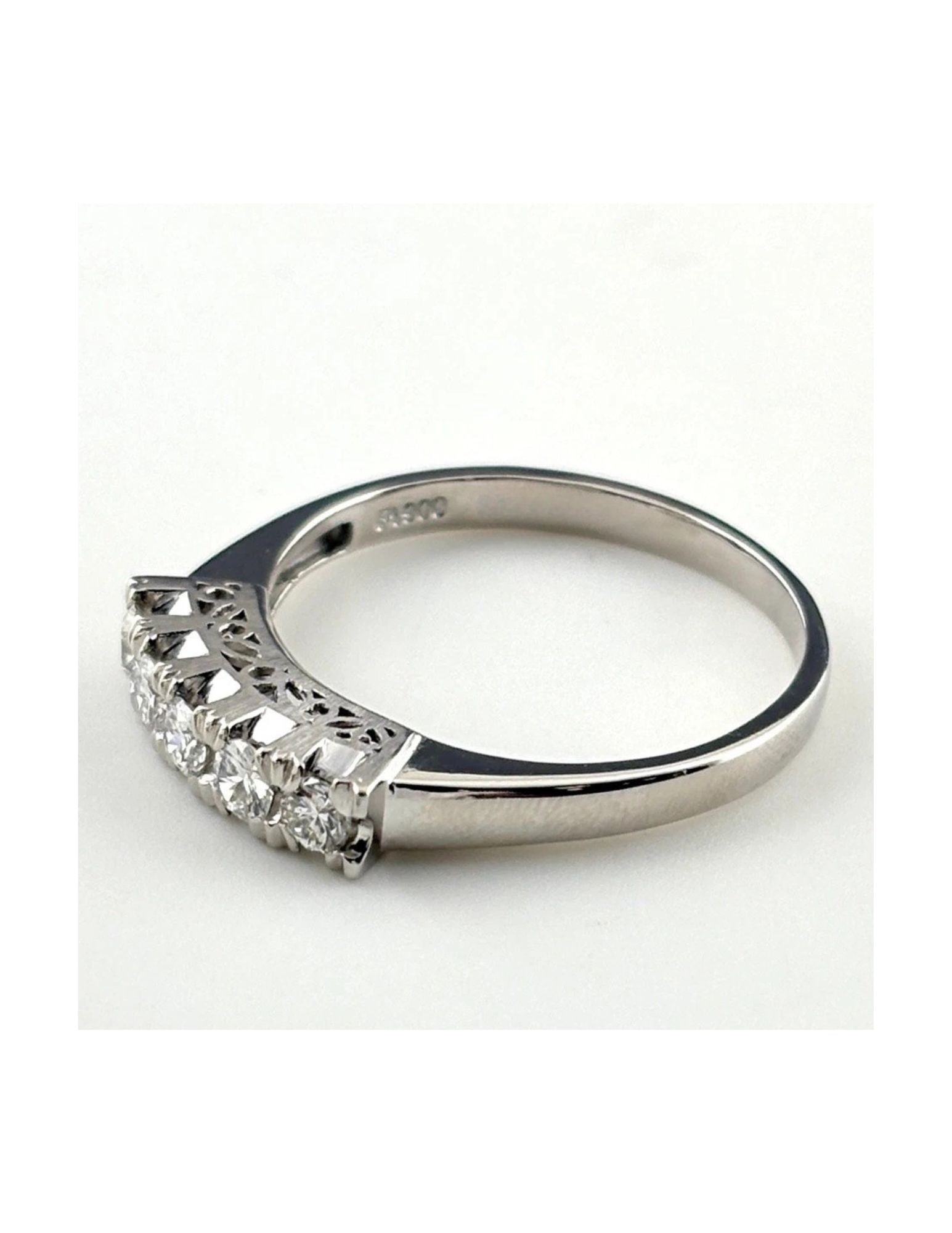 MELEE DIAMOND DESIGN RING PLATINUM RING PT900 DIAMOND: Melee Diamond Design Ring Platinum Ring Pt900 Diamond Brand: Unbranded Type/Style: Ring Material: Pt900, Main Stone Natural Color: None Size: US7.5 to 8 Accessories: None Accessories Notic