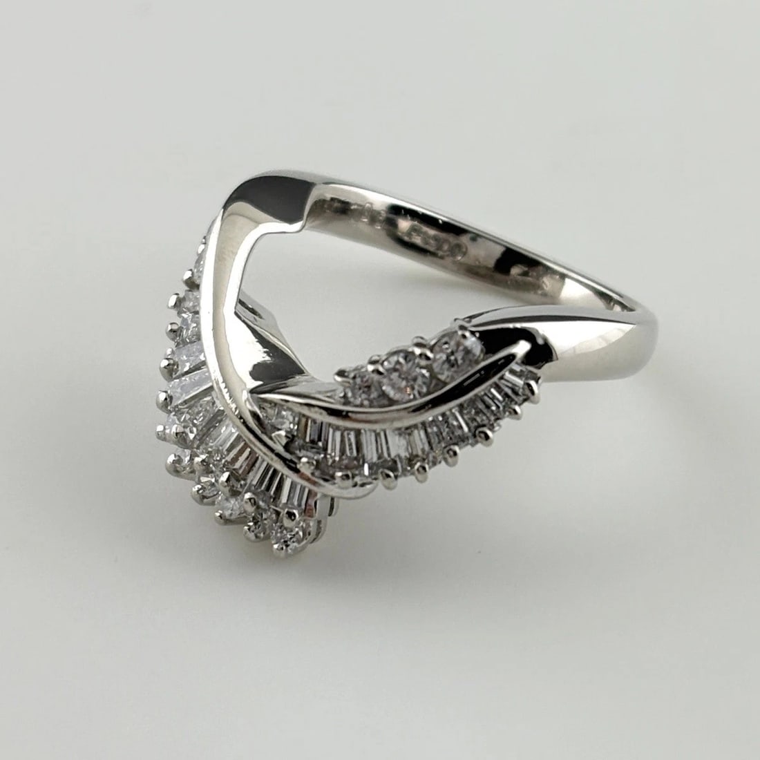 MELEE DIAMOND DESIGN RING PLATINUM RING PT900 DIAMOND: Melee Diamond Design Ring Platinum Ring Pt900 Diamond Brand: Unbranded Type/Style: Ring Material: Pt900, Main Stone Natural Color: None Size: US5.5 to 6 Accessories: None Accessories Notice: When