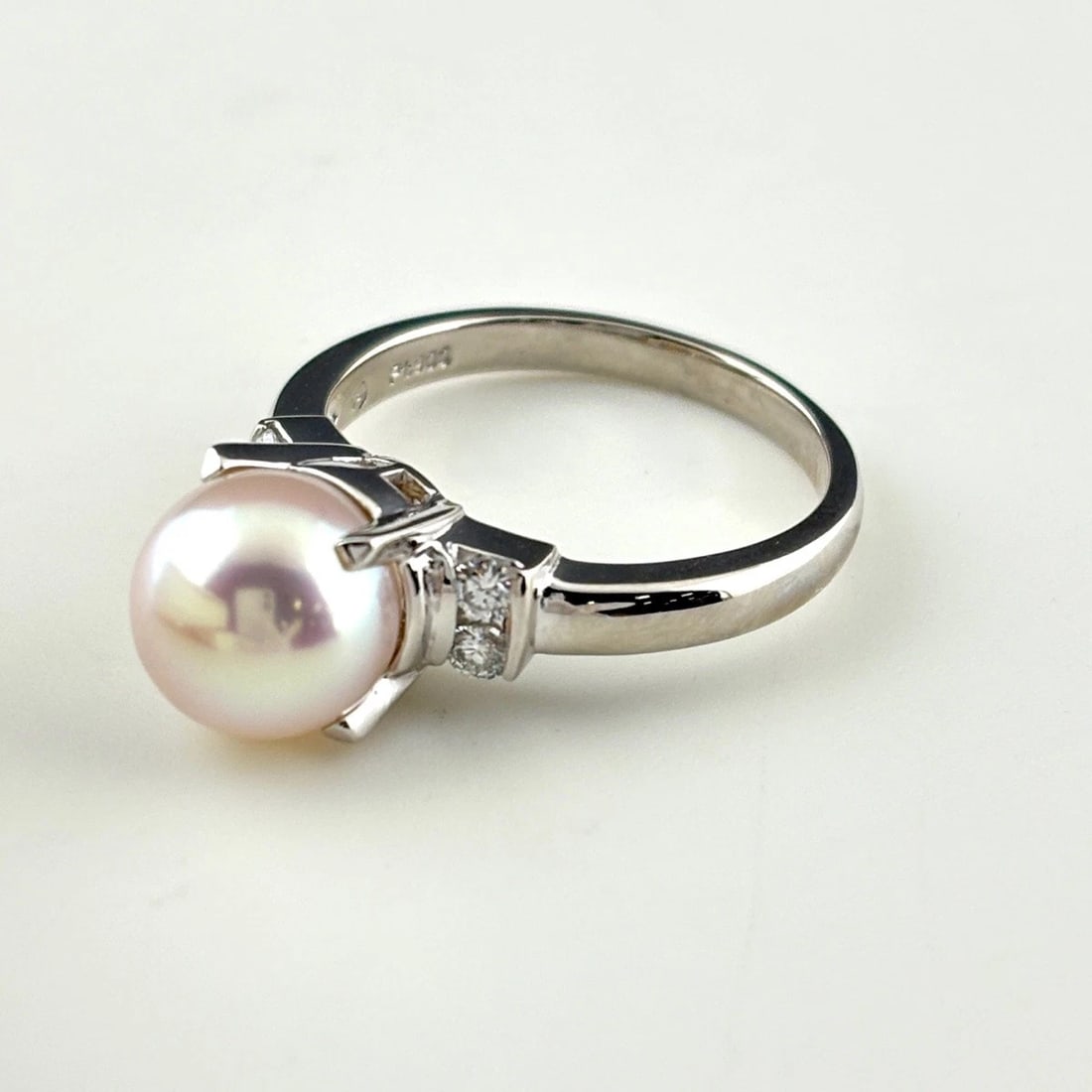 TASAKI PEARL PLATINUM MELEE DIAMOND RING: Tasaki Pearl Platinum Melee Diamond Ring Brand: TASAKI Type/Style: Ring Material: Pt900, Main Stone Pearl /Secondary Stone:Natural Color: None Size: US6.5 Accessories: None Accessories Notice: When