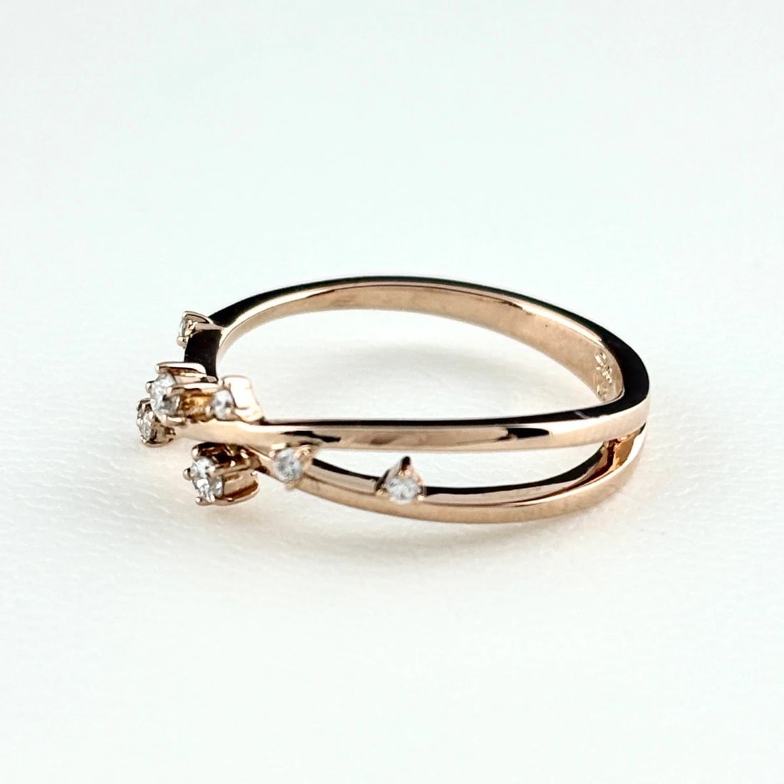 STAR JEWELRY MELEE DIAMOND RING PG RING 18K: Star Jewelry Melee Diamond Ring Pg Ring 18K Brand: STAR JEWELRY Type/Style: Ring Material: 18K PG, Main Stone Natural Color: PG Size: US5 Accessories: None Accessories Notice: When purchasing