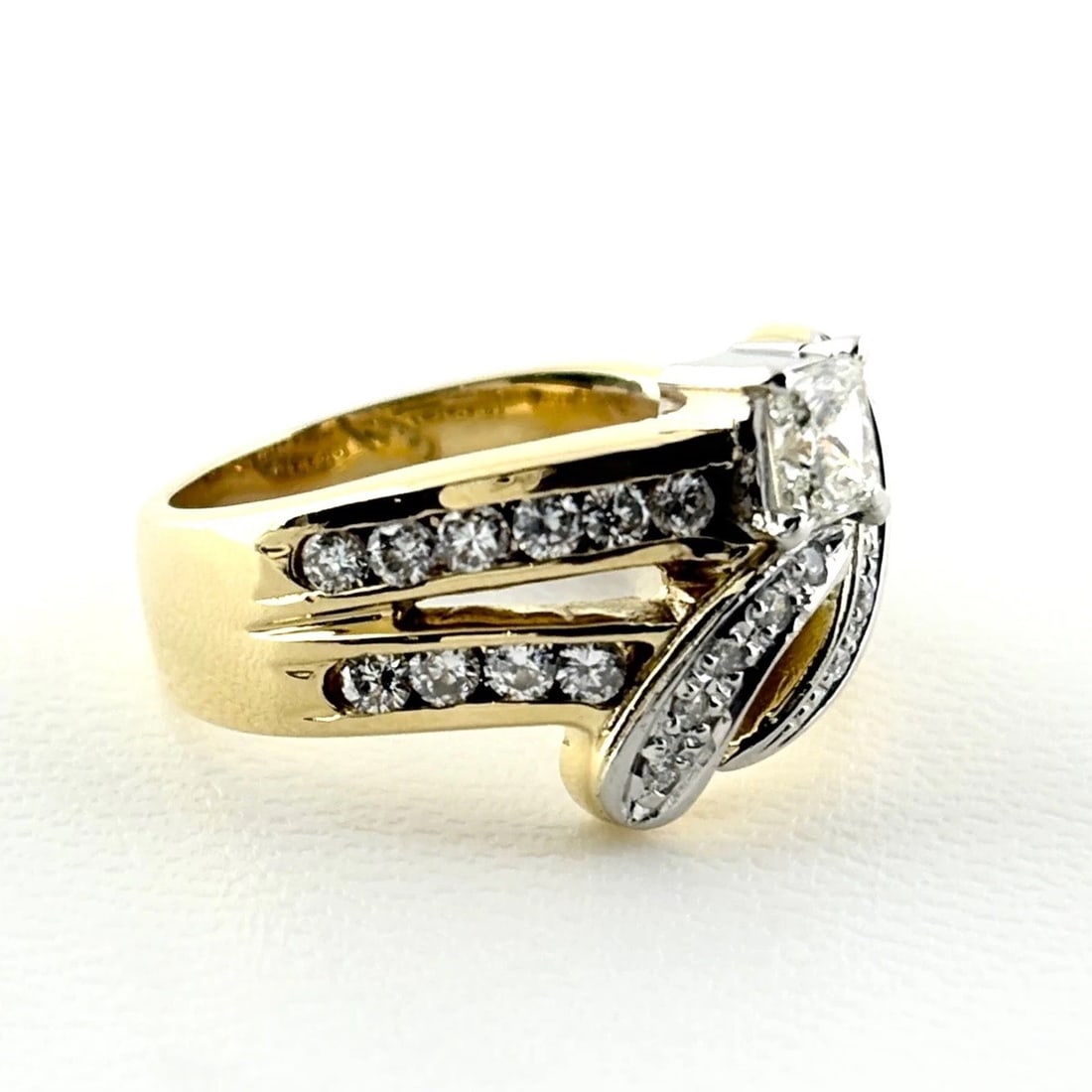 DIAMOND DESIGN RING YG RING MELEE DIAMOND RING 18K: Diamond Design Ring Yg Ring Melee Diamond Ring 18K Brand: Unbranded Type/Style: Ring Material: 18K YG, Main Stone Natural Color: YG Size: US6.5 to 7 Accessories: None Accessories Notice: When