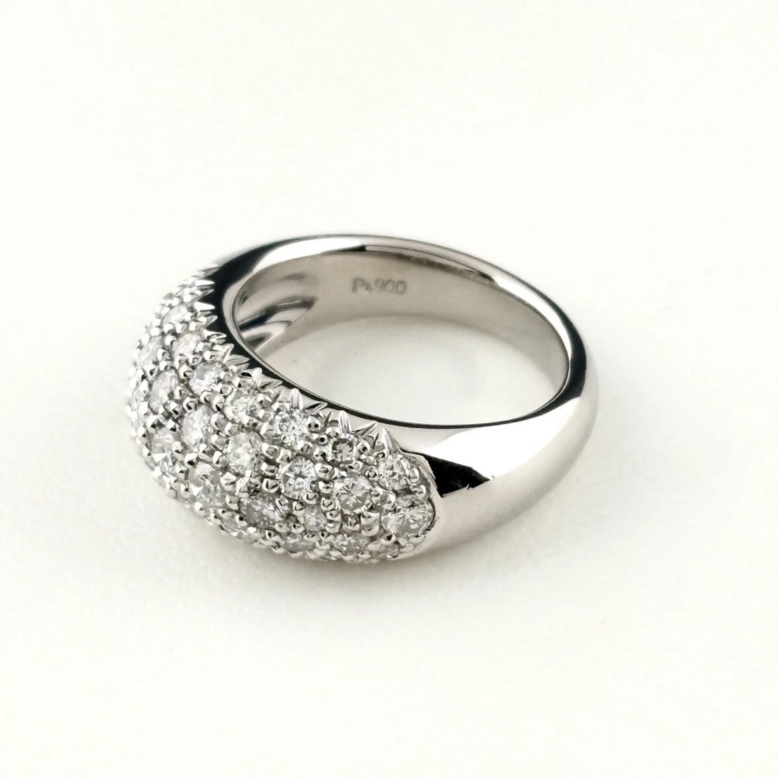 MELEE DIAMOND DESIGN RING PLATINUM RING PT900: Melee Diamond Design Ring Platinum Ring Pt900 Brand: Unbranded Type/Style: Ring Material: Pt900, Main Stone Natural Color: None Size: US3.5 to 4 Accessories: None Accessories Notice: When