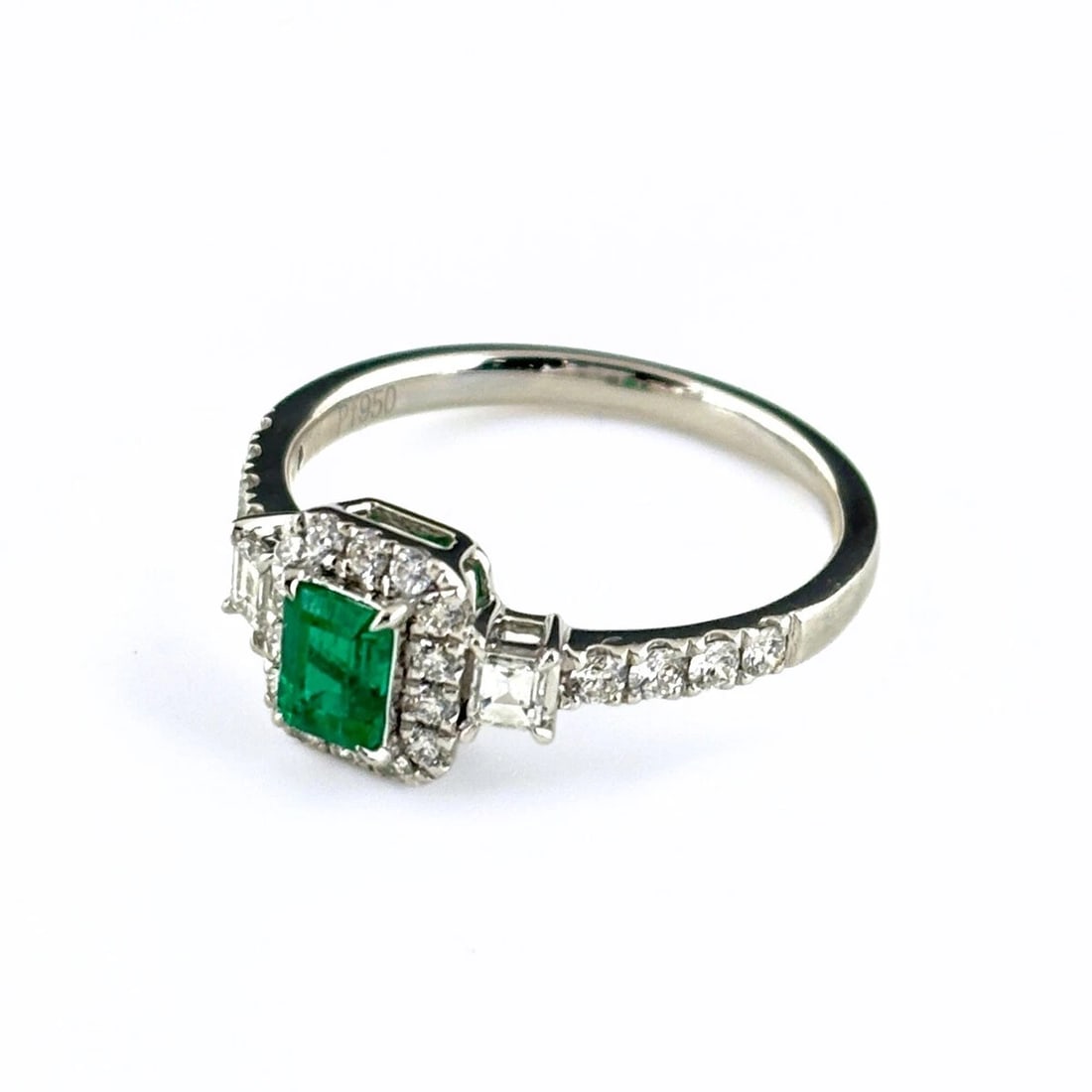 REMAKE EMERALD DESIGN RING PLATINUM MELEE DIAMOND RING: Remake Emerald Design Ring Platinum Melee Diamond Ring Brand: Unbranded Type/Style: Ring Material: Pt950, Main Stone Emerald /Secondary Stone:Natural Color: None Size: US7 to 7.5 Accessories: None