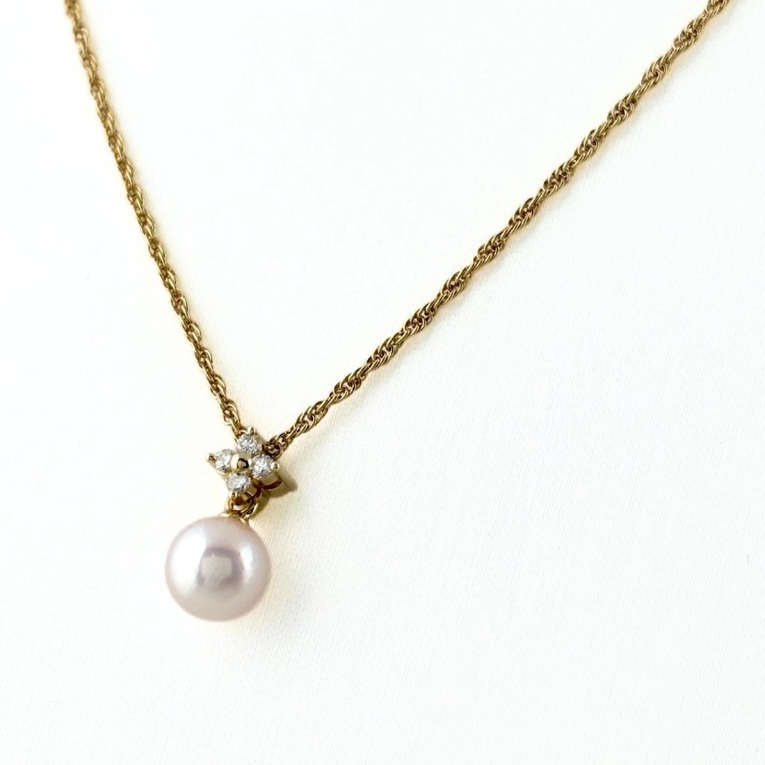 TASAKI PEARL NECKLACE YG MELEE DIAMOND NECKLACE: Tasaki Pearl Necklace Yg Melee Diamond Necklace Brand: TASAKI Type/Style: Necklace Material: 18K YG, Main Stone Pearl /Secondary Stone:Natural Color: YG Size: 12.5x6.4mm(0.5") Accessories: None