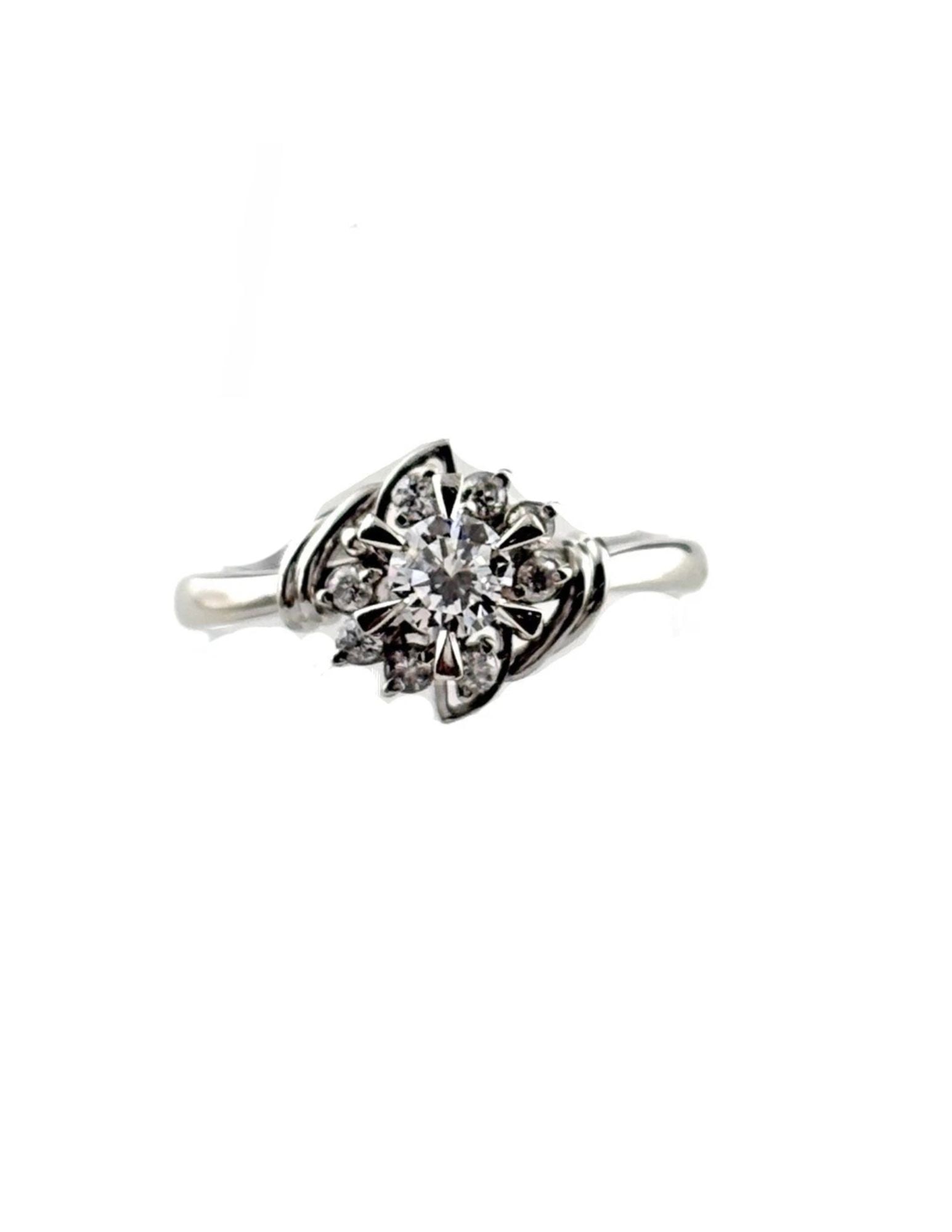 DIAMOND DESIGN RING PLATINUM MELEE RING PT900 DIAMOND: Diamond Design Ring Platinum Melee Ring Pt900 Diamond Brand: Unbranded Type/Style: Ring Material: Pt900, Main Stone Natural Color: None Size: US6 Accessories: None Accessories Notice: When purchasing