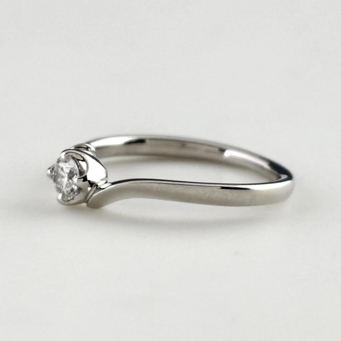 4? DIAMOND RING PLATINUM RING PT950 DIAMOND: 4? Diamond Ring Platinum Ring Pt950 Diamond Brand: 4? Type/Style: Ring Material: Pt950, Main Stone Natural Color: None Size: US5 Accessories: None Accessories Notice: When purchasing pre-o