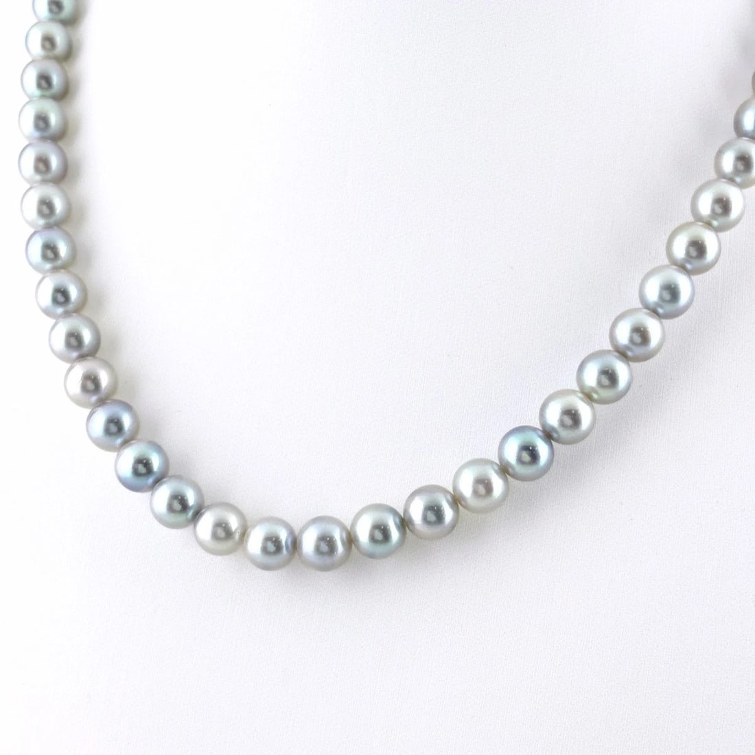 TASAKI PEARL NECKLACE SILVER NECKLACE SV: Tasaki Pearl Necklace Silver Necklace Sv Brand: TASAKI Type/Style: Necklace Material: SV, Main Stone Pearl /Secondary Stone:Natural Color: None Size: 44cm(17.3") Accessories: None Accessories Notice: