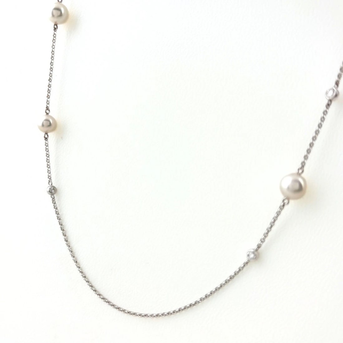 MIKIMOTO PEARL MELEE DIAMOND PEARL NECKLACE: Mikimoto Pearl Melee Diamond Pearl Necklace Brand: MIKIMOTO Type/Style: Necklace Material: 18K, Main Stone Pearl /Secondary Stone:Natural Color: None Size: 80cm(31.5") Accessories: None Accessories