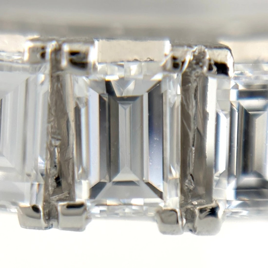 MELEE DIAMOND DESIGN RING PLATINUM RING PT850: Melee Diamond Design Ring Platinum Ring Pt850 Brand: Unbranded Type/Style: Ring Material: Pt850, Main Stone Natural Color: None Size: US9 to 9.5 Accessories: None Accessories Notice: When