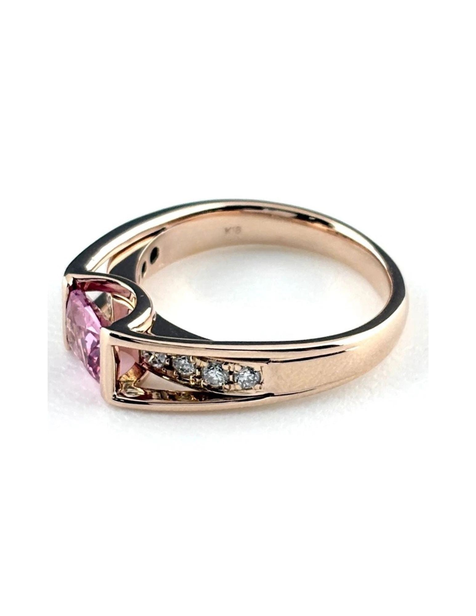 PINK SAPPHIRE DESIGN RING PG MELEE DIAMOND RING: Pink Sapphire Design Ring Pg Melee Diamond Ring Brand: Unbranded Type/Style: Ring Material: 18K PG, Main Stone Sapphire /Secondary Stone:Natural Color: PG Size: US6.5 Accessories: None Accessories
