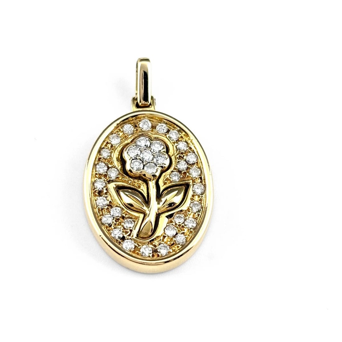 FLOWER MOTIF PENDANT HEAD YG MELEE DIAMOND 18K: Flower Motif Pendant Head Yg Melee Diamond 18K Brand: Unbranded Type/Style: Pendant Head Material: 18K YG, Main Stone Natural Color: YG Size: 28.9x16.7mm(1.1") Accessories: None Accessorie