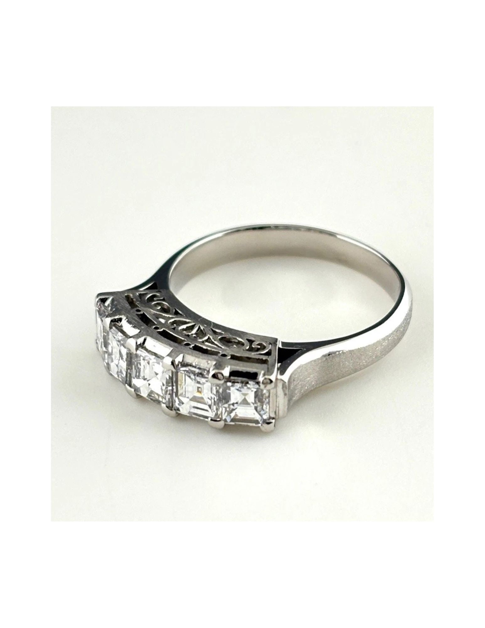 DIAMOND DESIGN RING PLATINUM RING PT900 DIAMOND: Diamond Design Ring Platinum Ring Pt900 Diamond Brand: Unbranded Type/Style: Ring Material: Pt900, Main Stone Natural Color: None Size: US7 to 7.5 Accessories: None Accessories Notice: When