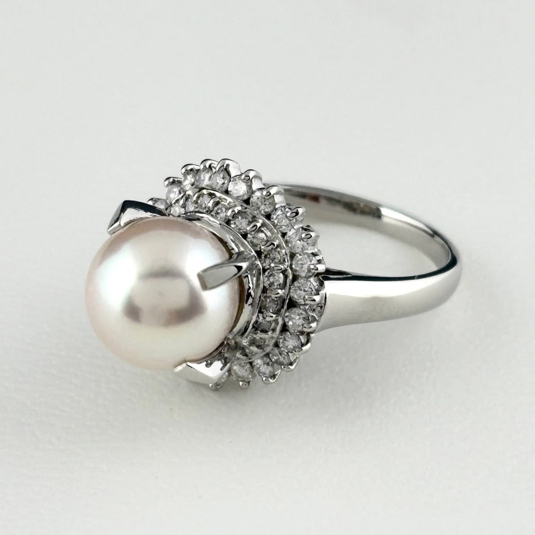 PEARL DESIGN RING PLATINUM MELEE DIAMOND PEARL RING: Pearl Design Ring Platinum Melee Diamond Pearl Ring Brand: Unbranded Type/Style: Ring Material: Pt850, Main Stone Pearl /Secondary Stone:Natural Color: None Size: US5 Accessories: None Accessories