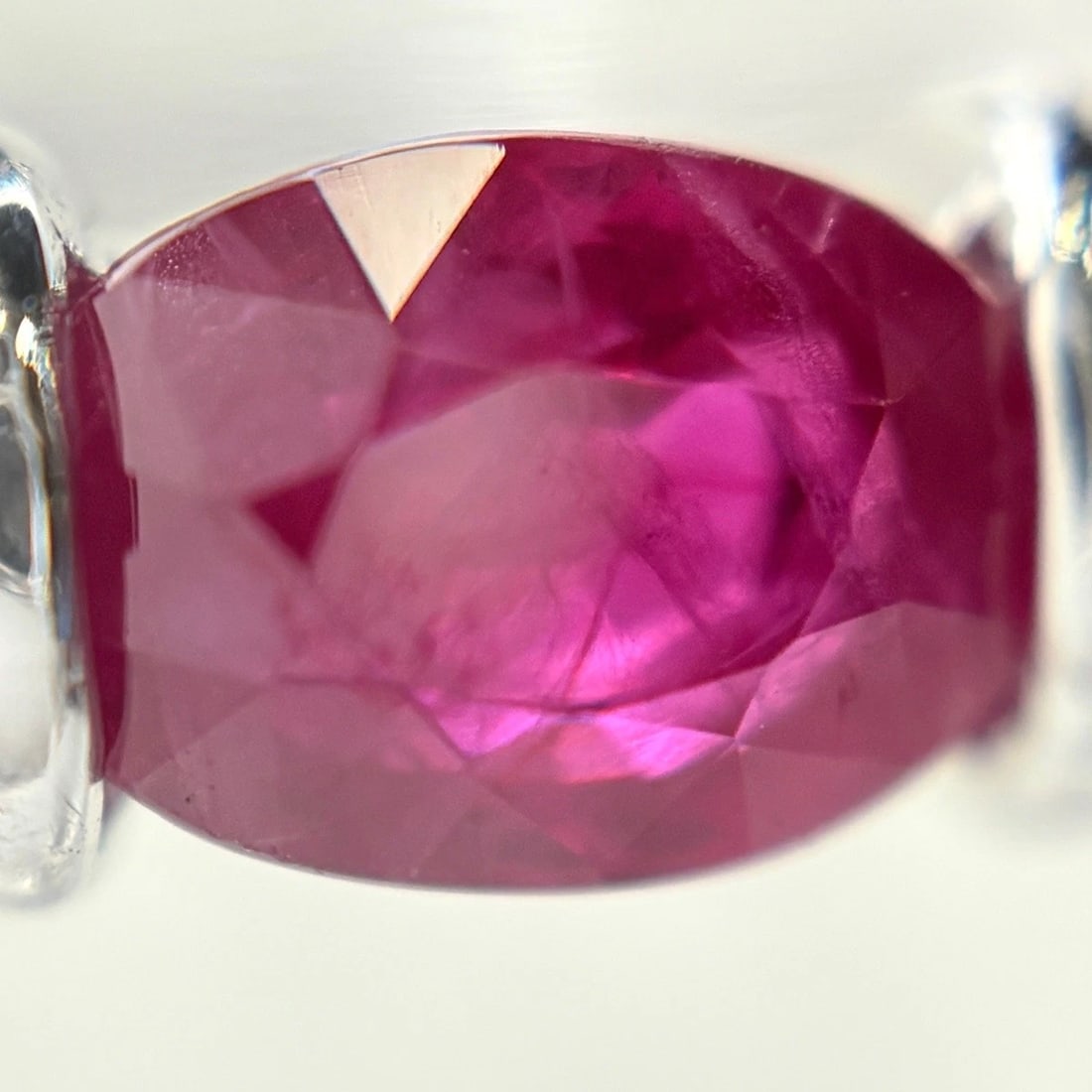 RUBY DESIGN RING WG MELEE DIAMOND RING - 2