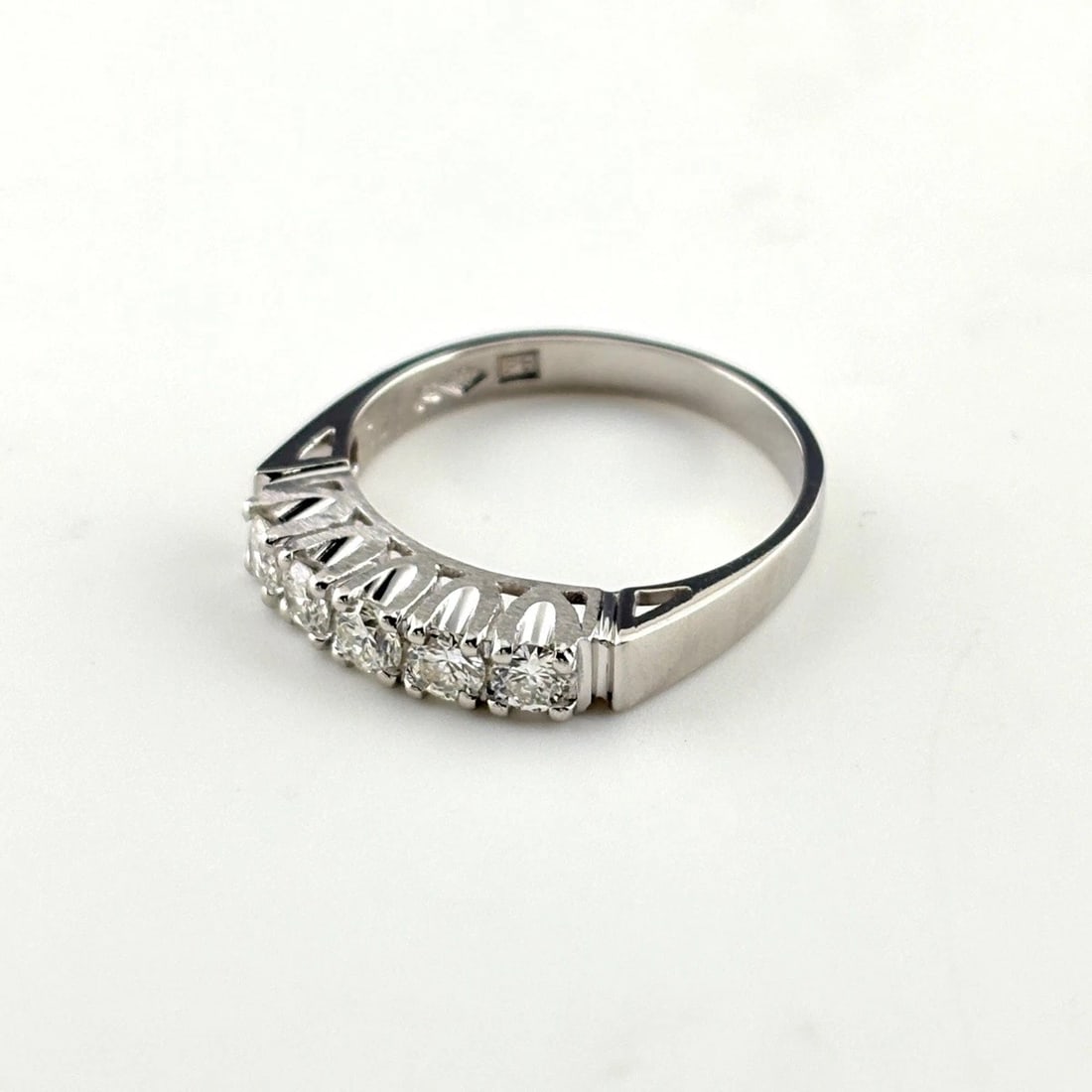 MELEE DIAMOND DESIGN RING PLATINUM RING PT900 DIAMOND: Melee Diamond Design Ring Platinum Ring Pt900 Diamond Brand: Unbranded Type/Style: Ring Material: Pt900, Main Stone Natural Color: None Size: US6 Accessories: None Accessories Notice: When purchasing