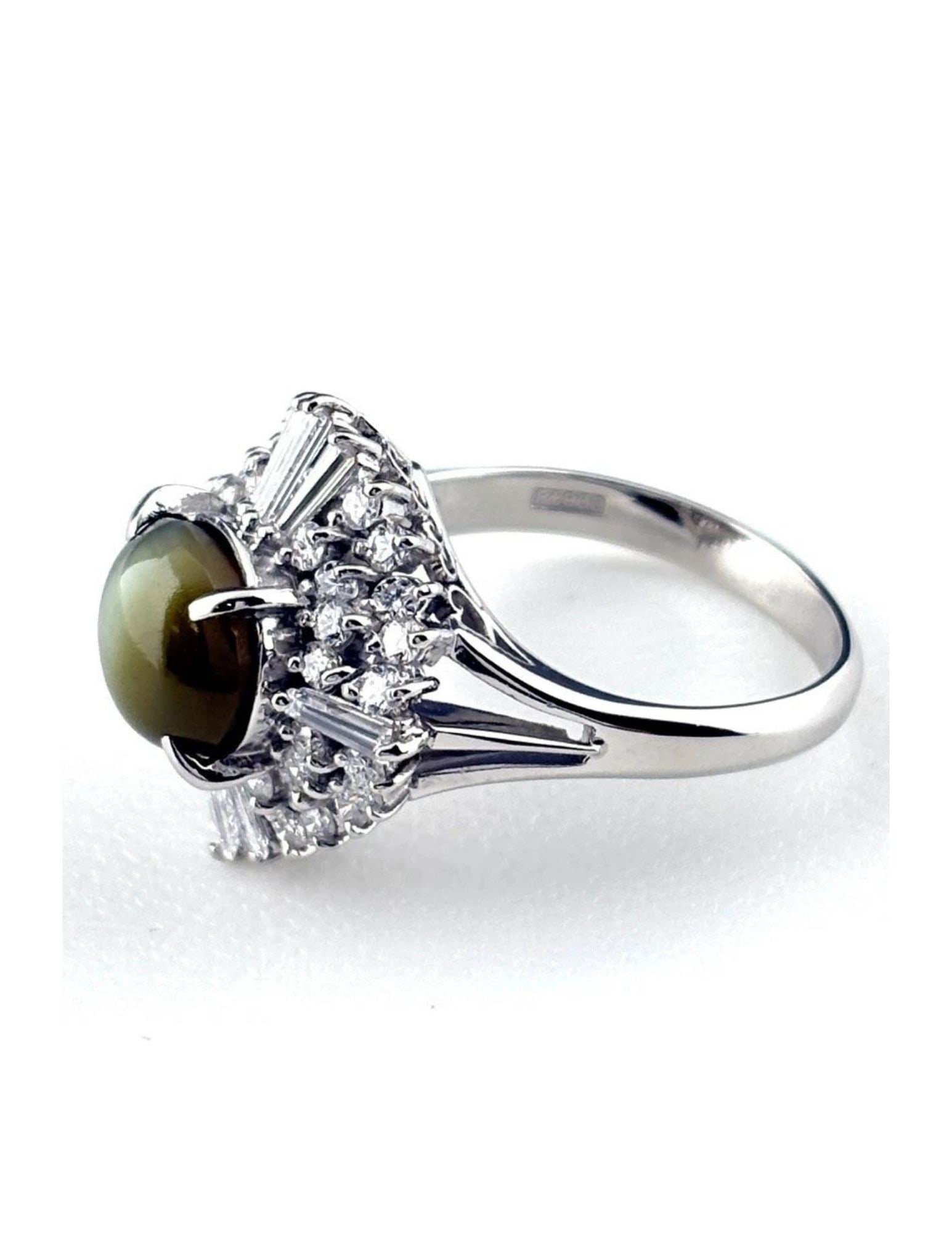 CHRYSOBERYL CAT'S EYE DESIGN RING PLATINUM MELEE RING: Chrysoberyl Cat'S Eye Design Ring Platinum Melee Ring Brand: Unbranded Type/Style: Ring Material: Pt900, Main Stone Chrysoberyl /Secondary Stone:Natural Color: None Size: US6 Accessories: None