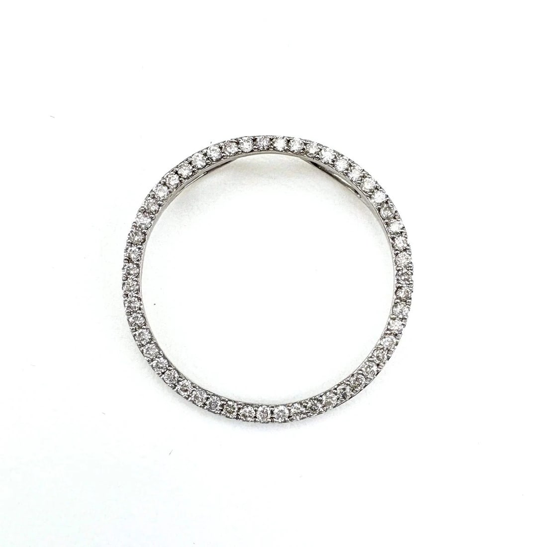 MELEE DIAMOND PENDANT HEAD 18K: Melee Diamond Pendant Head 18K Brand: Unbranded Type/Style: Pendant Head Material: 18K, Main Stone Natural Color: None Size: 25.2x25.3mm(1.0") Accessories: None Accessories Notice: When purchasing