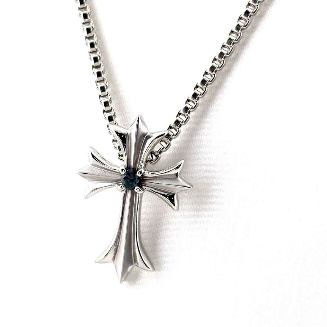 CROSS MOTIF DESIGN NECKLACE WG ALEXANDRITE CROSS NECKLACE: Cross Motif Design Necklace Wg Alexandrite Cross Necklace Brand: Unbranded Type/Style: Necklace Material: 18K WG, Main Stone Alexandrite /Secondary Stone:Natural Color: WG Size: 27.8x19.1mm(1.1")