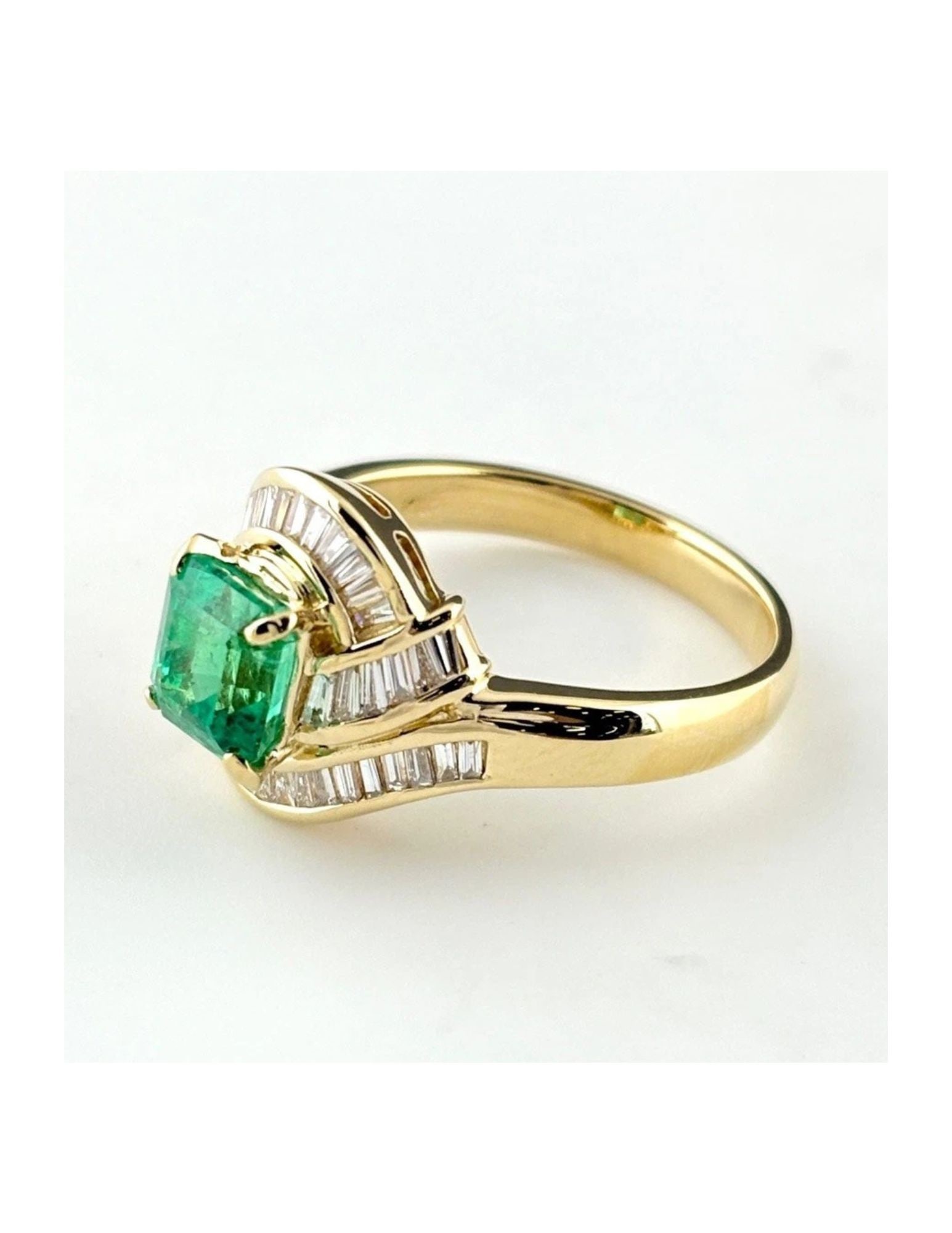 EMERALD DESIGN RING YG MELEE DIAMOND RING: Emerald Design Ring Yg Melee Diamond Ring Brand: Unbranded Type/Style: Ring Material: 18K YG, Main Stone Emerald /Secondary Stone:Natural Color: YG Size: US6.5 Accessories: None Accessories Notice: