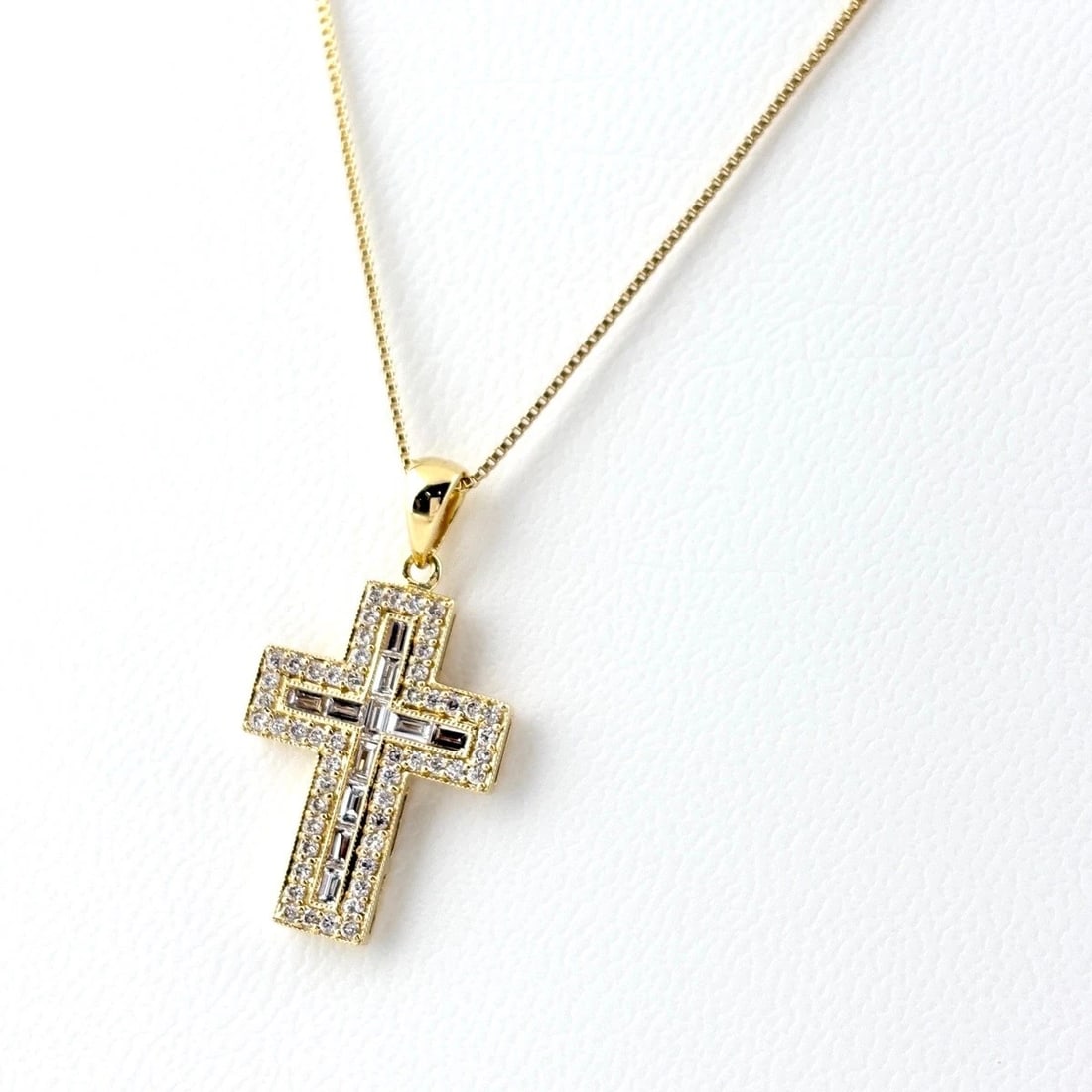 CROSS MOTIF DESIGN NECKLACE YG PENDANT: Cross Motif Design Necklace Yg Pendant Brand: Unbranded Type/Style: Necklace Material: 18K YG, Main Stone Natural Color: YG Size: 26.5x14.2mm(1.0") Accessories: None Accessories Notice: When