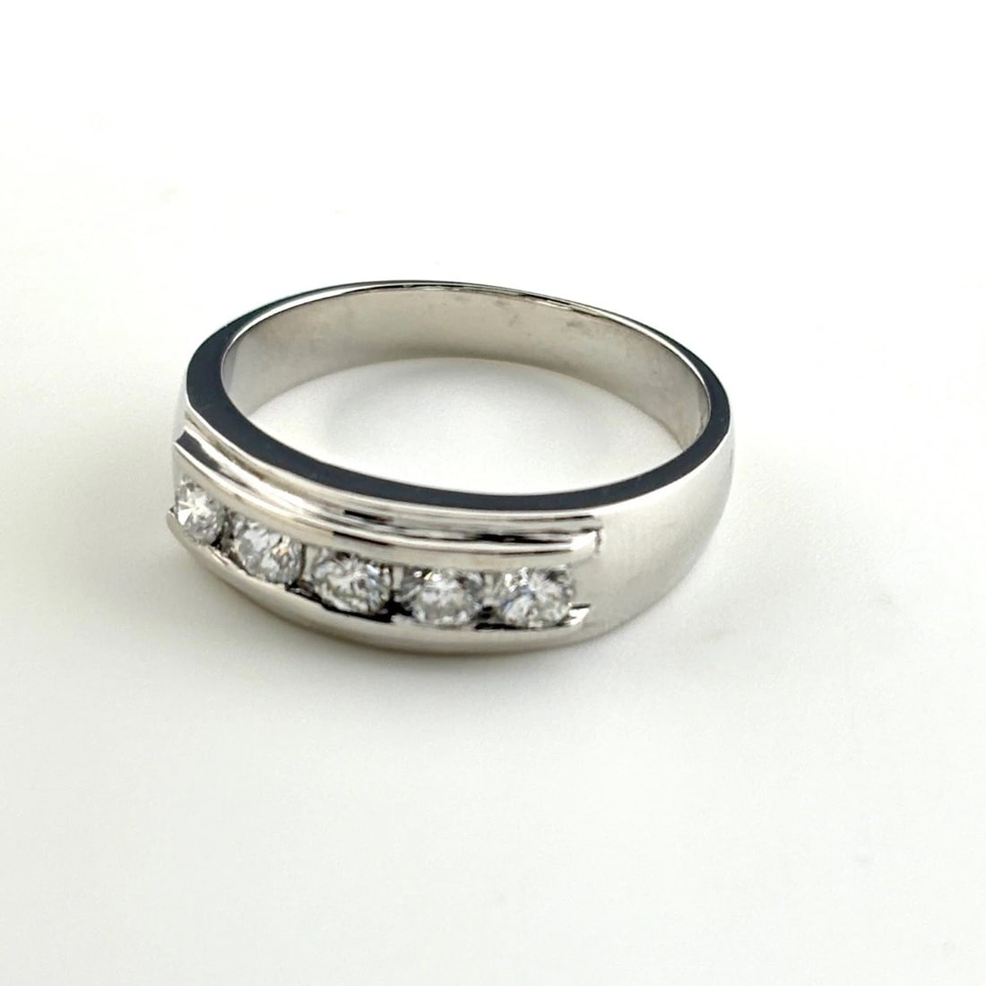 MELEE DIAMOND DESIGN RING PLATINUM RING PT900 DIAMOND: Melee Diamond Design Ring Platinum Ring Pt900 Diamond Brand: Unbranded Type/Style: Ring Material: Pt900, Main Stone Natural Color: None Size: US6 to 6.5 Accessories: None Accessories Notice: When