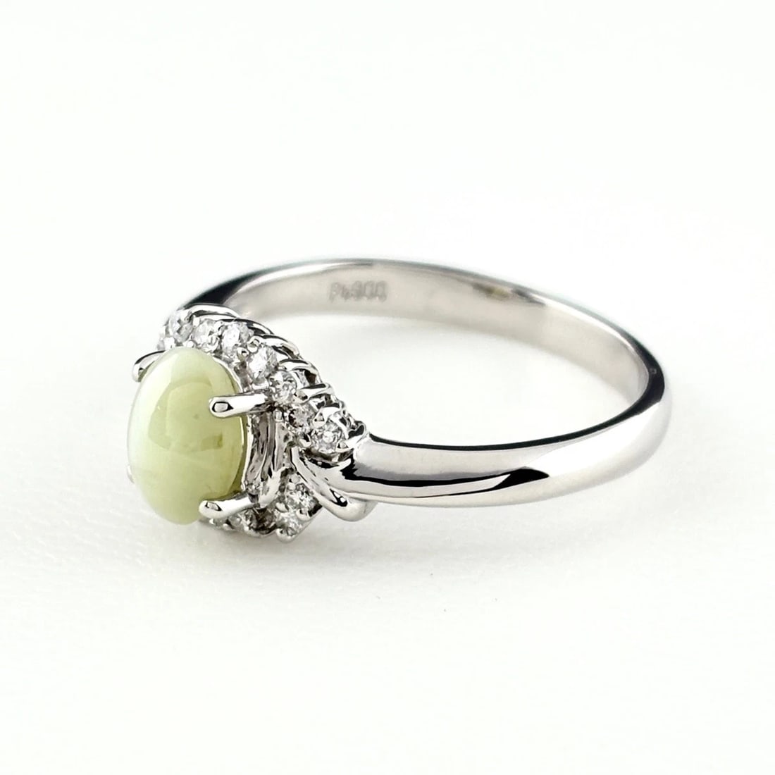 CHRYSOBERYL CAT'S EYE DESIGN RING PLATINUM MELEE RING: Chrysoberyl Cat'S Eye Design Ring Platinum Melee Ring Brand: Unbranded Type/Style: Ring Material: Pt900, Main Stone Chrysoberyl /Secondary Stone:Natural Color: None Size: US8 to 8.5 Accessories: N