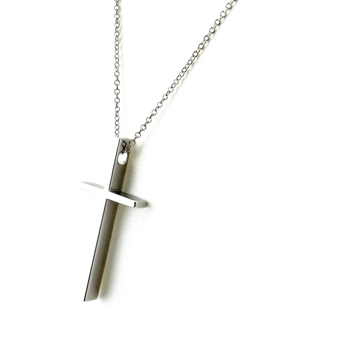 TIFFANY&CO. CROSS NECKLACE PENDANT CROSS 750: Tiffany&Co. Cross Necklace Pendant Cross 750 Brand: TIFFANY&Co. Type/Style: Necklace Material: 750, Main Stone None Color: None Size: 30.4x13.5mm(1.2") Accessories: None Accessories Notice: When