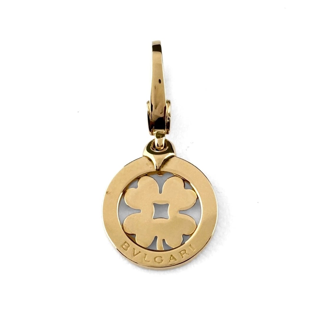 BVLGARI TONDO CLOVER PENDANT HEAD YG 750: Bvlgari Tondo Clover Pendant Head Yg 750 Brand: BVLGARI Type/Style: Pendant Head Material: 750YG, Main Stone None Color: YG Size: 29.3x14.4mm(1.2") Accessories: None Accessories Notice: When