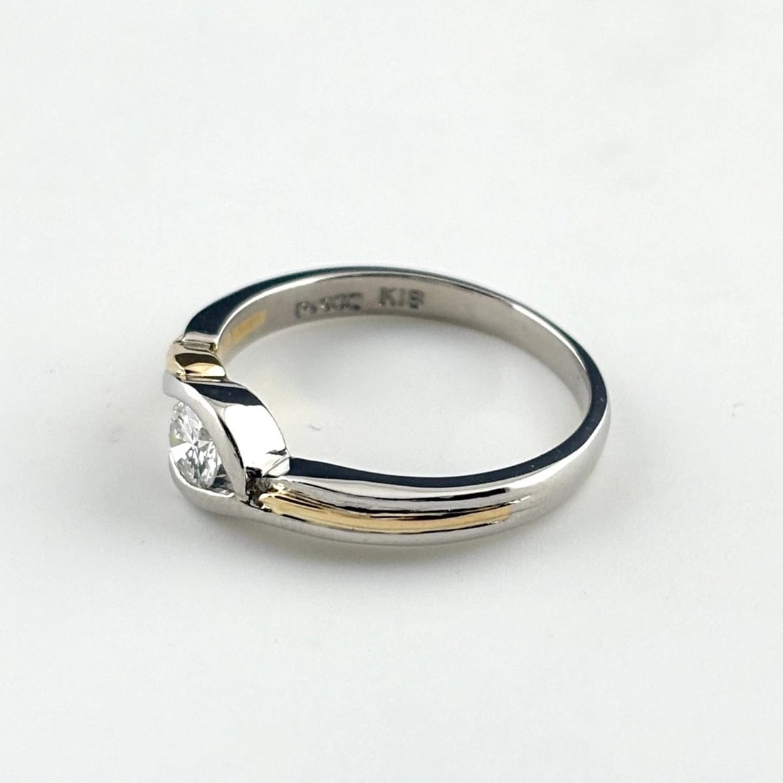 DIAMOND DESIGN RING PLATINUM YG RING PT900 18K: Diamond Design Ring Platinum Yg Ring Pt900 18K Brand: Unbranded Type/Style: Ring Material: Pt900, Main Stone Natural Color: None Size: US6.5 to 7 Accessories: None Accessories Notice: When