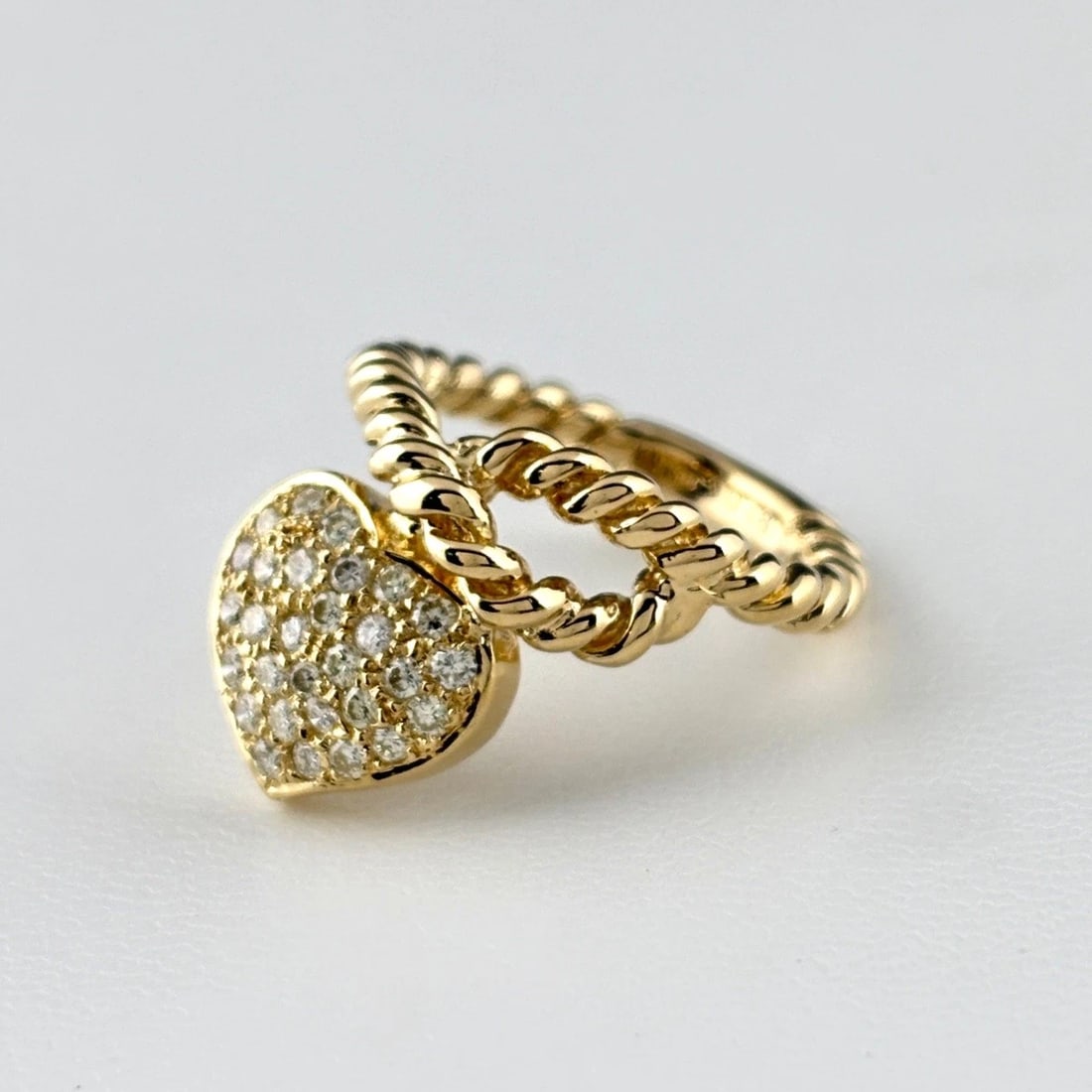 PONTE VECCHIO HEART MOTIF RING YG MELEE DIAMOND RING: Ponte Vecchio Heart Motif Ring Yg Melee Diamond Ring Brand: Ponte Vecchio Type/Style: Ring Material: 18K YG, Main Stone Natural Color: YG Size: US6 Accessories: None Accessories Notice: Wh