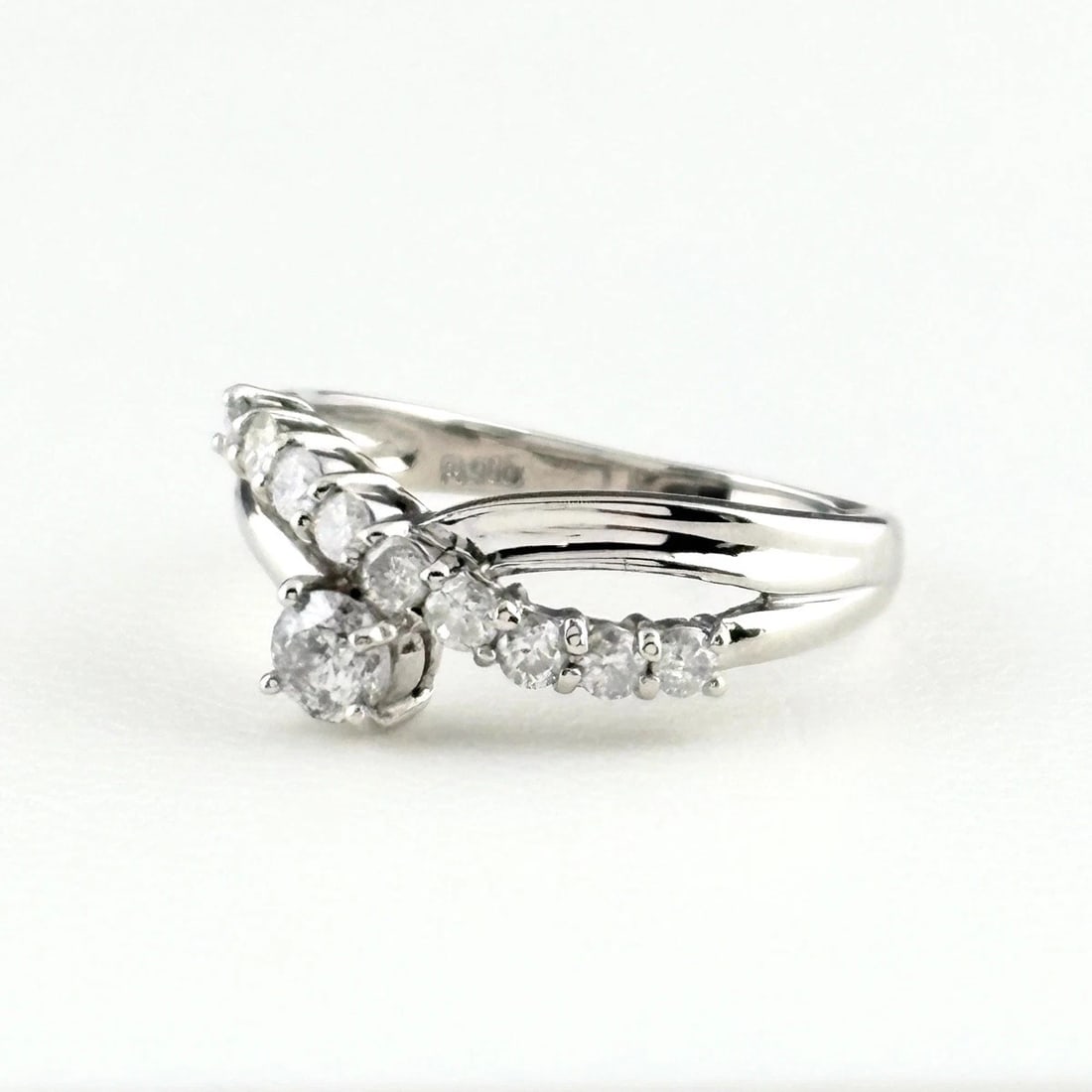 MELEE DIAMOND DESIGN RING PLATINUM RING PT900 DIAMOND: Melee Diamond Design Ring Platinum Ring Pt900 Diamond Brand: Unbranded Type/Style: Ring Material: Pt900, Main Stone Natural Color: None Size: US5.5 Accessories: None Accessories Notice: Wh