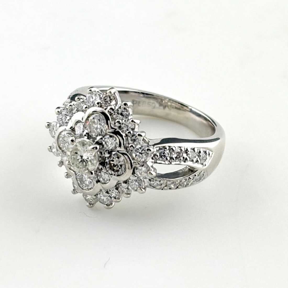 MELEE DIAMOND DESIGN RING PLATINUM RING PT850: Melee Diamond Design Ring Platinum Ring Pt850 Brand: Unbranded Type/Style: Ring Material: Pt850, Main Stone Natural Color: None Size: US3.5 Accessories: None Accessories Notice: When purch