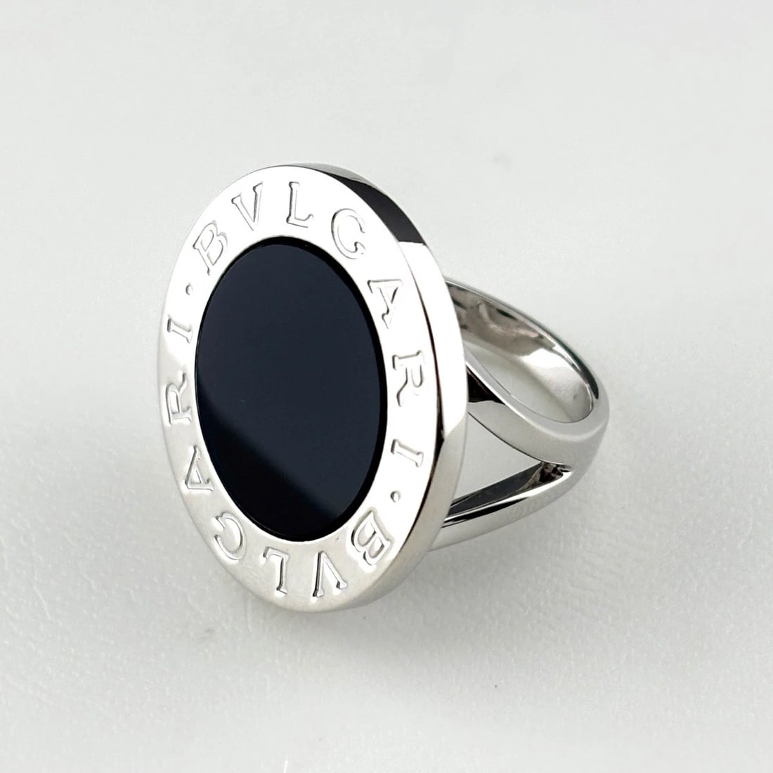 BVLGARI BIG RING ONYX 750: Bvlgari Big Ring Onyx 750 Brand: BVLGARI Type/Style: Ring Material: 750, Main Stone None Color: None Size: US6 to 6.5 Accessories: None Accessories Notice: When purchasing pre-owned goods,