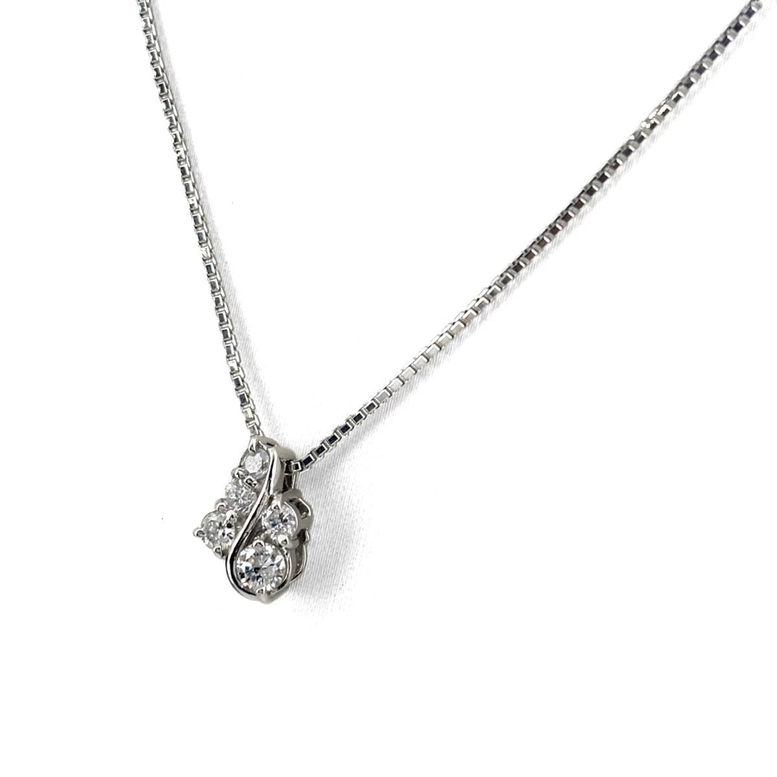 MELEE DIAMOND PLATINUM PENDANT NECKLACE PT900 PT850: Melee Diamond Platinum Pendant Necklace Pt900 Pt850 Brand: Unbranded Type/Style: Necklace Material: Pt900, Main Stone Natural Color: None Size: 11.6x7.9mm(0.5") Accessories: None Accessori
