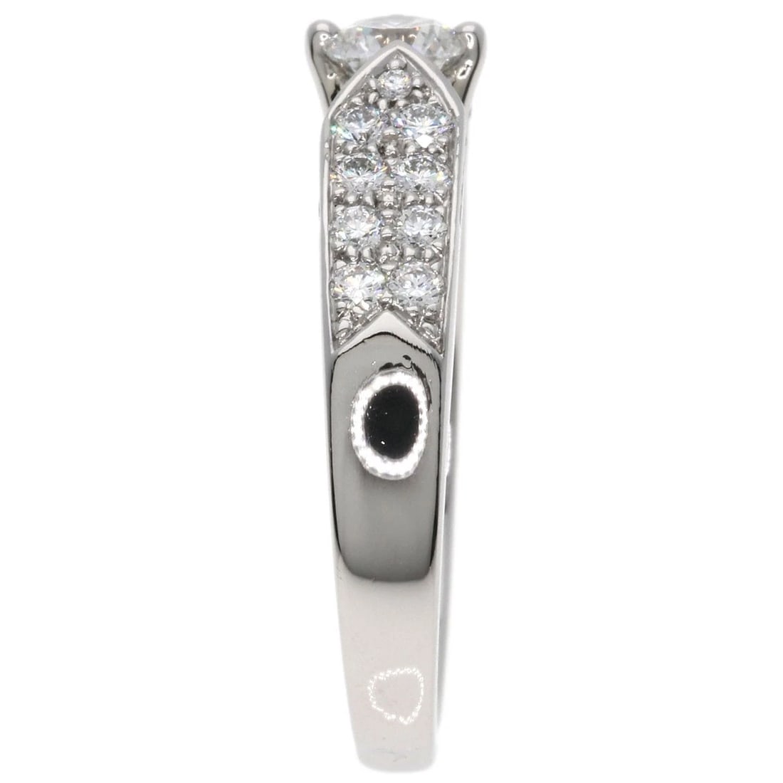 CHAUMET PLUM DIAMOND RING PLATINUM PT950: Chaumet Plum Diamond Ring Platinum PT950 Brand: Chaumet Type/Style: Ring Material: Platinum PT950, Main Stone Natural Color: Silver Size: 4.5(US) Accessories: None Accessories Notice: When purchasing