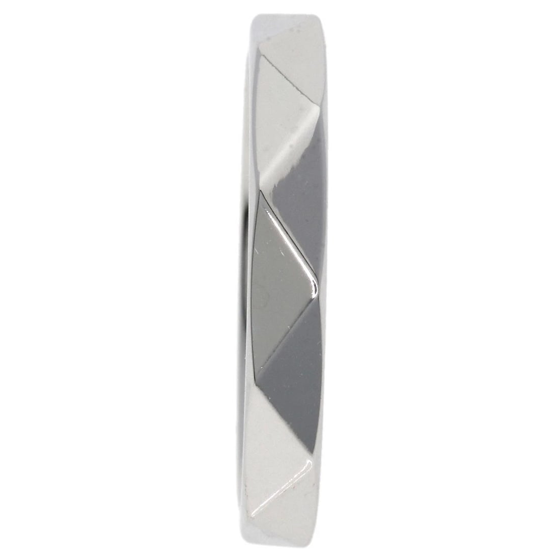 GRAFF RING K18 WHITE GOLD: GRAFF Ring K18 White Gold Brand: GRAFF Type/Style: Ring Material: K18 White Gold, Color: Silver Size: 8.25(US) Accessories: None Accessories Notice: When purchasing pre-owned goods, please refer to