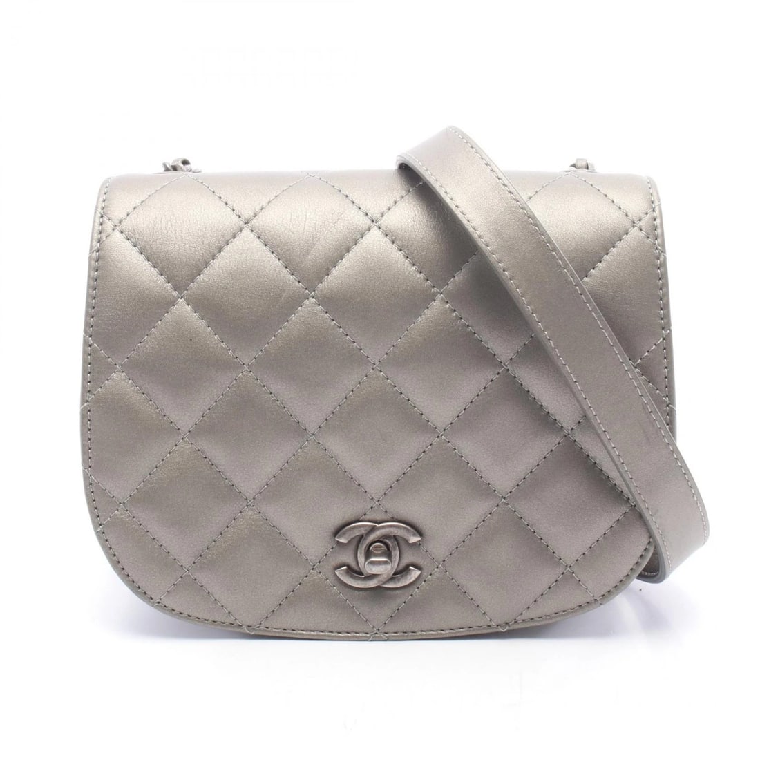 CHANEL MATELASSE ROUND FLAP SHOULDER CROSSBODY BAG: CHANEL Matelasse Round Flap Shoulder Crossbody Bag Brand: CHANEL Type/Style: Shoulder Bag Material: Lambskin (sheep leather) Color: Gray?ish colors Size: (H:6.3inch x W:7.1inch x D:2.0inch) Access