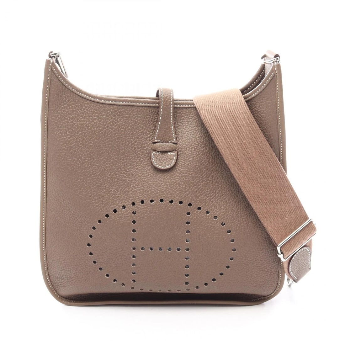 HERMES EVELYNE 3 TROIS PM SHOULDER BAG: HERMES Evelyne 3 Trois PM Shoulder Bag Brand: HERMES Type/Style: Shoulder Bag Material: Taurillon Clemence ? leather Color: Etoupe Grey / Gray?ish colors Size: (H:10.4inch x W:11.0inch x D:2.8inch)