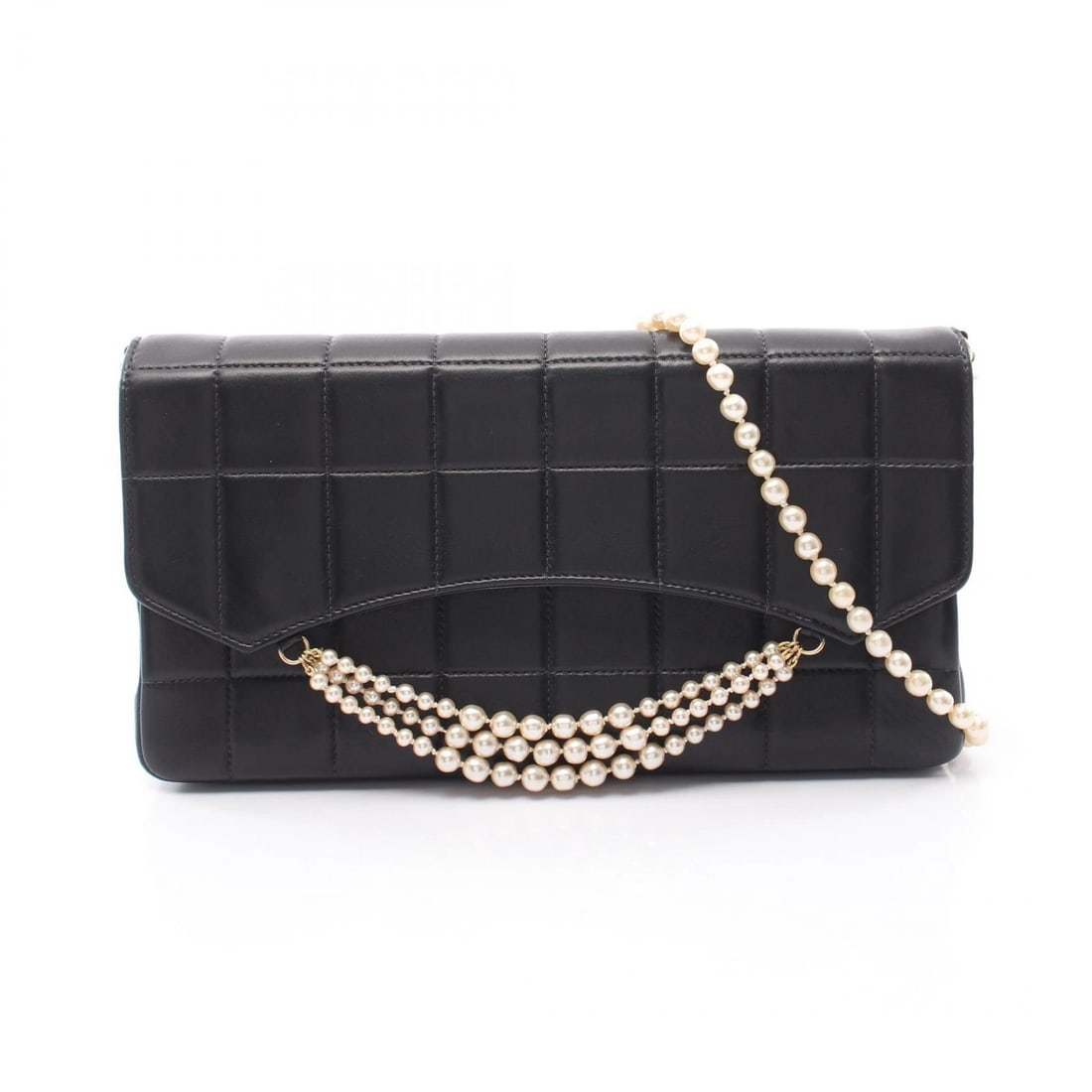 CHANEL CHOCOLATE BAR PEARL CHAIN SHOULDER HAND BAG: CHANEL Chocolate Bar Pearl Chain Shoulder hand Bag Brand: CHANEL Type/Style: Shoulder Bag Material: Lambskin (sheep leather) Color: Black?ish colors Size: (H:5.1inch x W:10.4inch x D:2.6inch) Acce