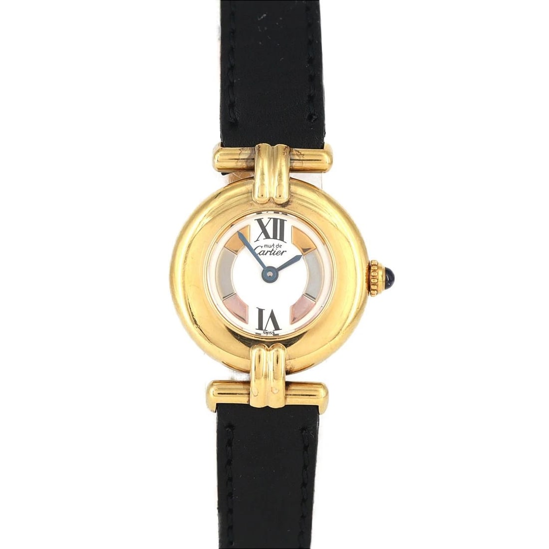 CARTIER MUST COLISEE SM GOLD PLATED GOLD PLATED QUARTZ WATCH: Cartier Must Colisee SM Gold Plated Gold Plated Quartz Watch Brand: CARTIER Type/Style: Wrist watch Material: Case: Gold plated Bracelet: Strap Color: Dial color: White, Gold Band color: Black Size: