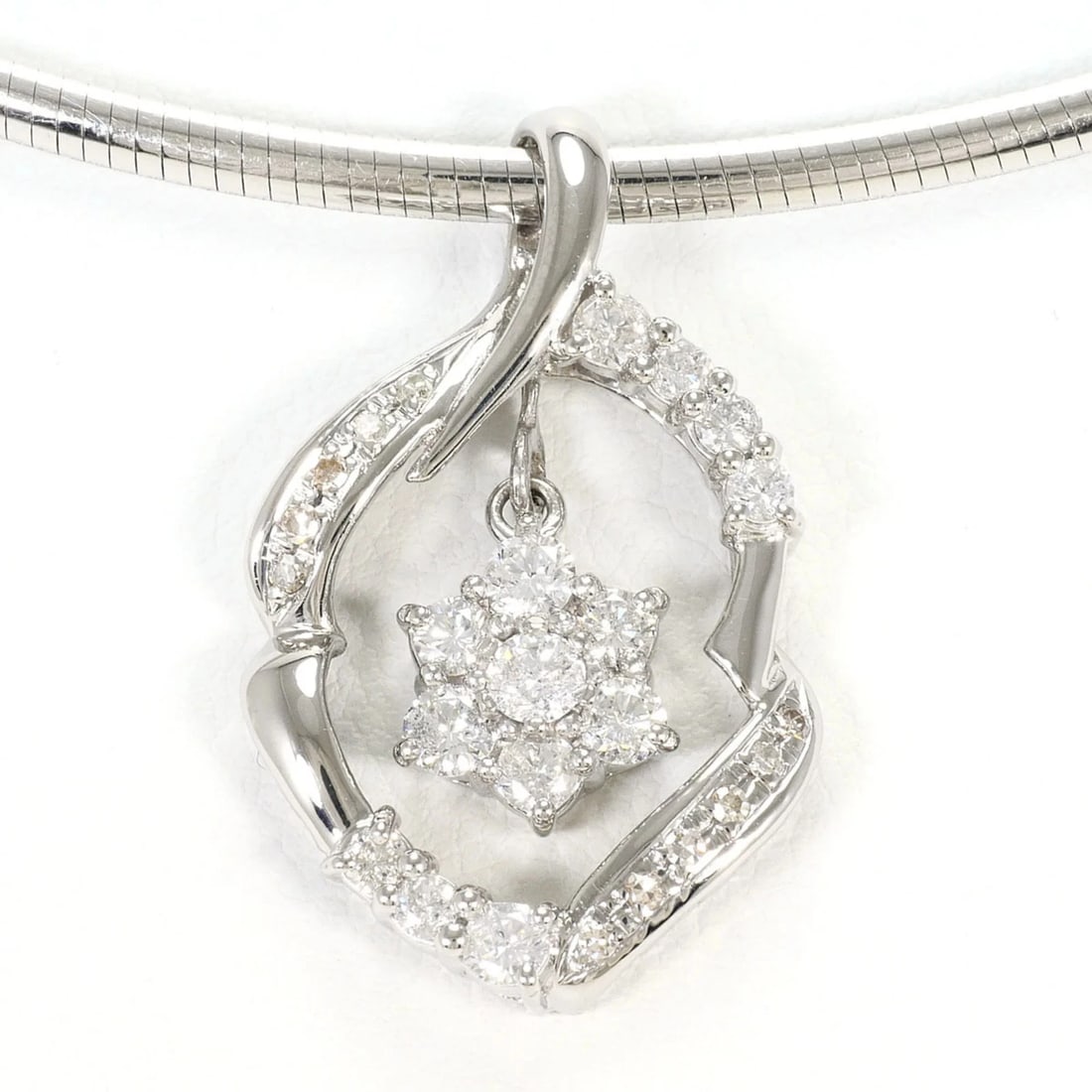PT900 PLATINUM / PT850 NECKLACE: PT900 Platinum / PT850 Necklace Brand: Unbranded Type/Style: Necklace Material: Platinum 850, Platinum 900, Main Stone Natural Color: Platinum Size: Length: 40cm Accessories: None Accessories Notice: